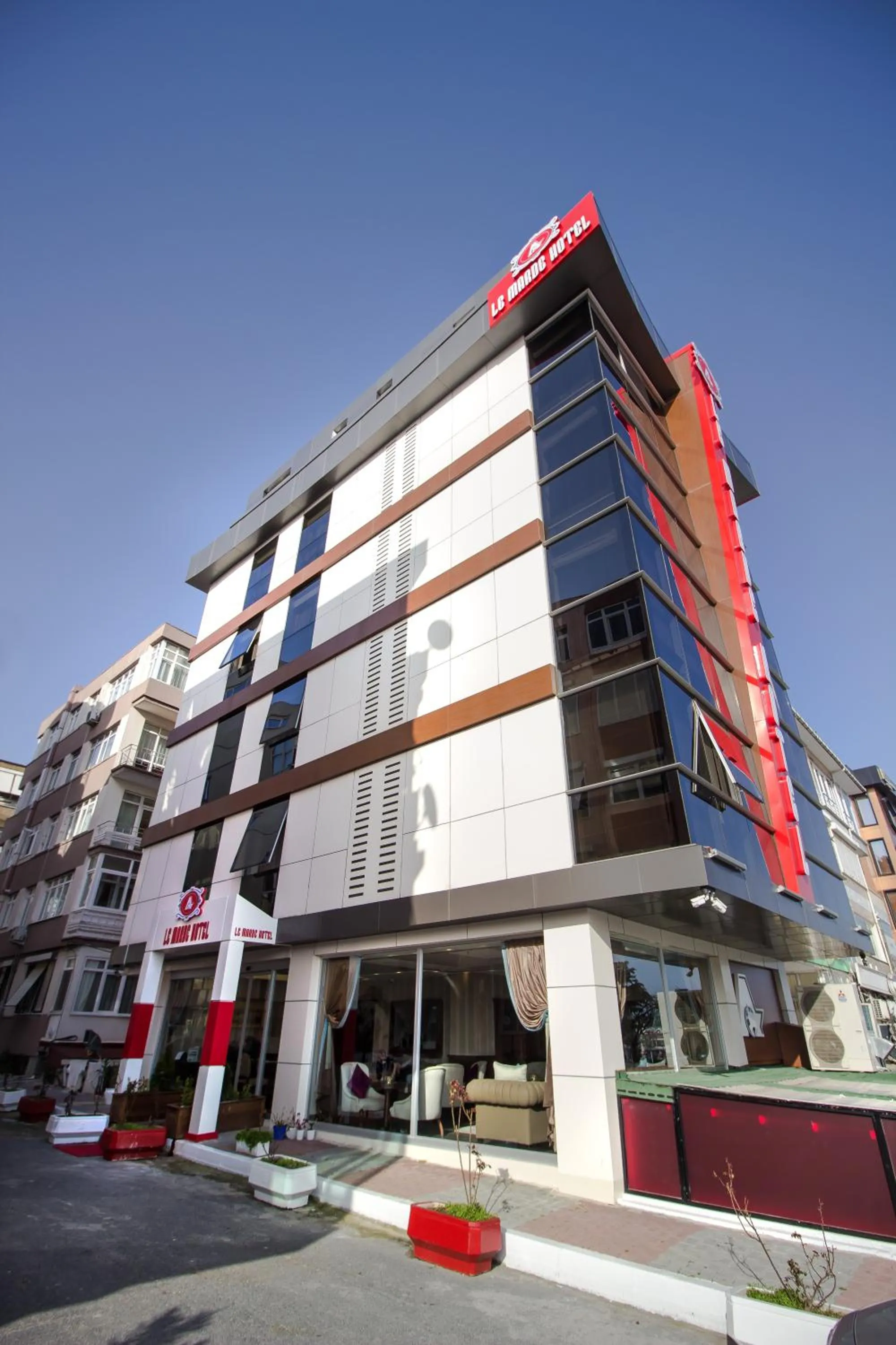 Property building in Le Marde Hotel