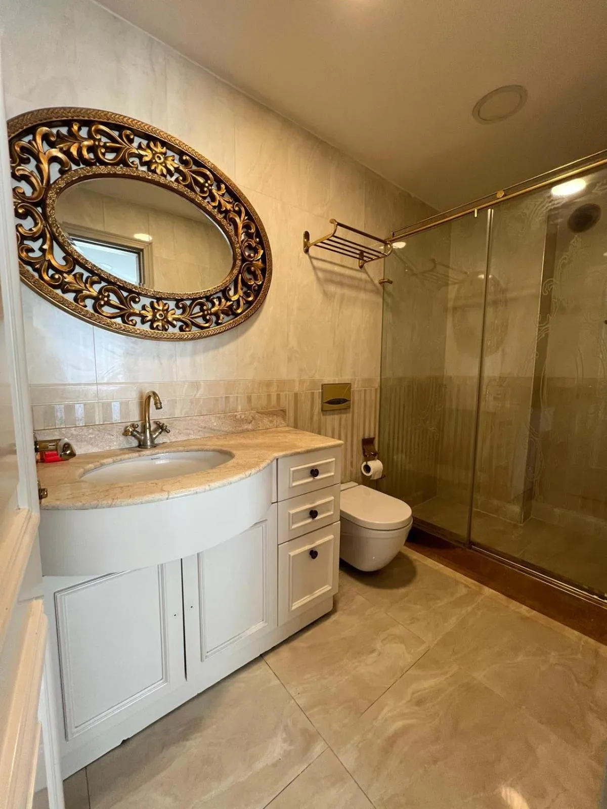 Bathroom in Le Marde Hotel