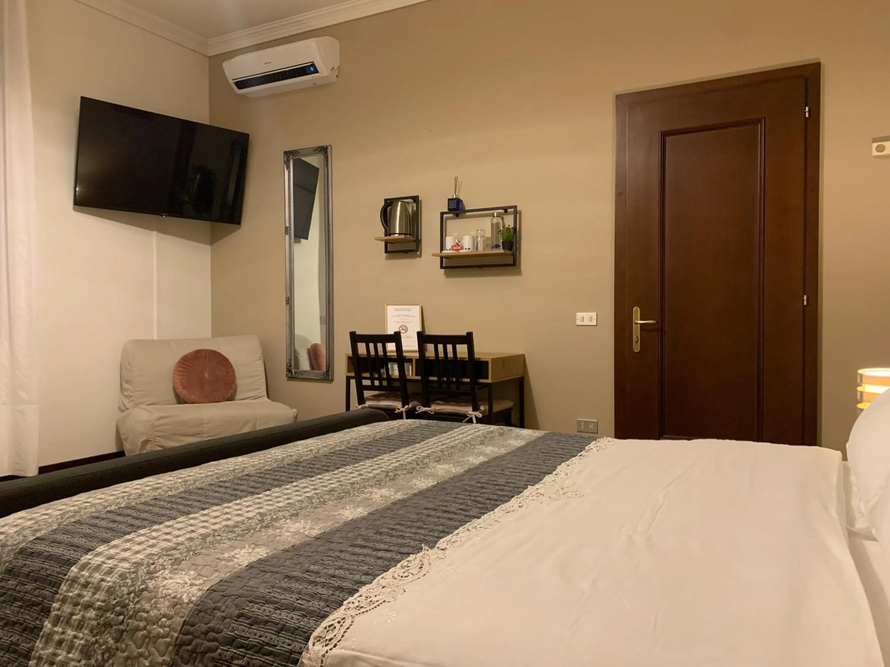 TV and multimedia, Bed in B&B Casa Silingardi