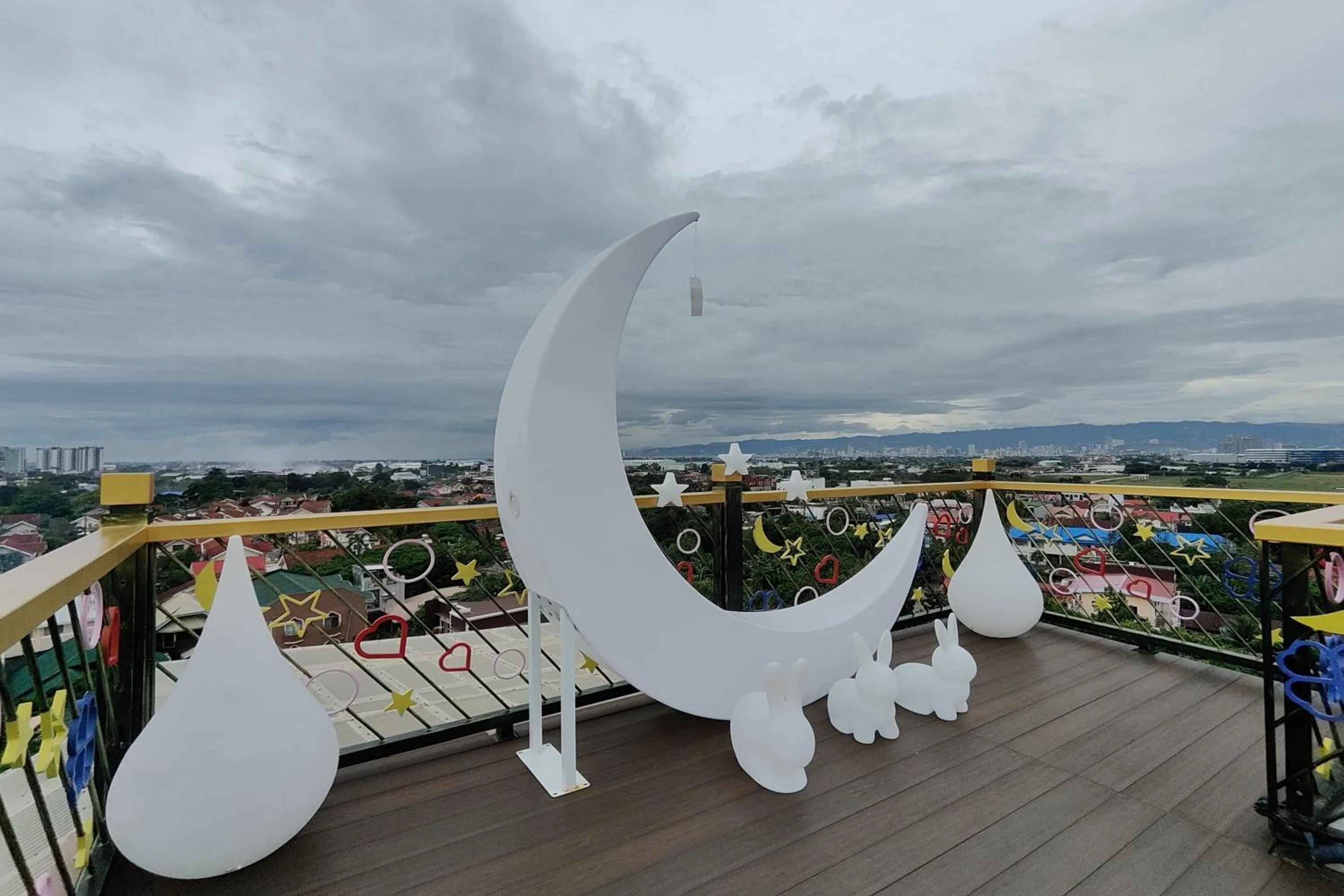 Lounge or bar in Mactan Grand Golden Hotel near Airport