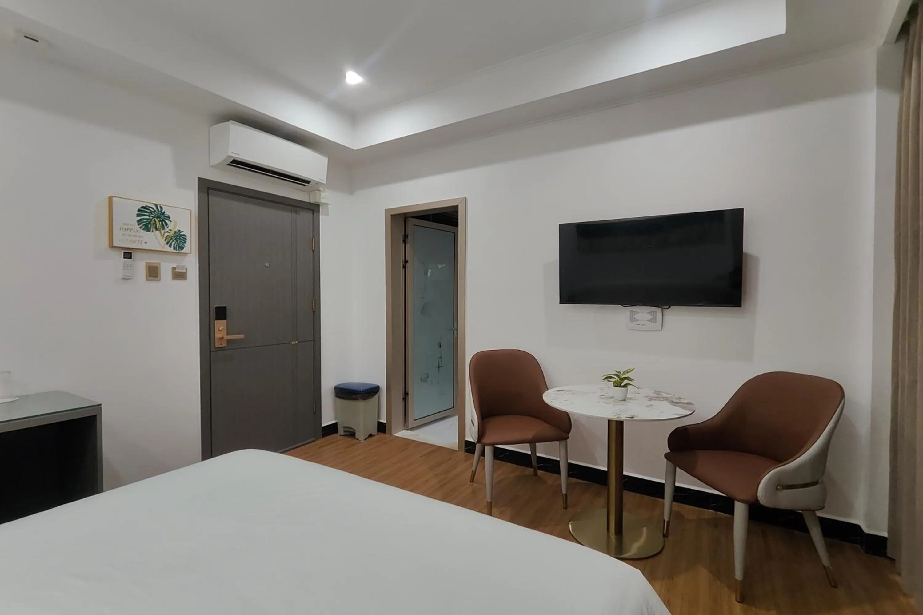 Bedroom, Bed in Mactan Grand Golden Hotel near Airport