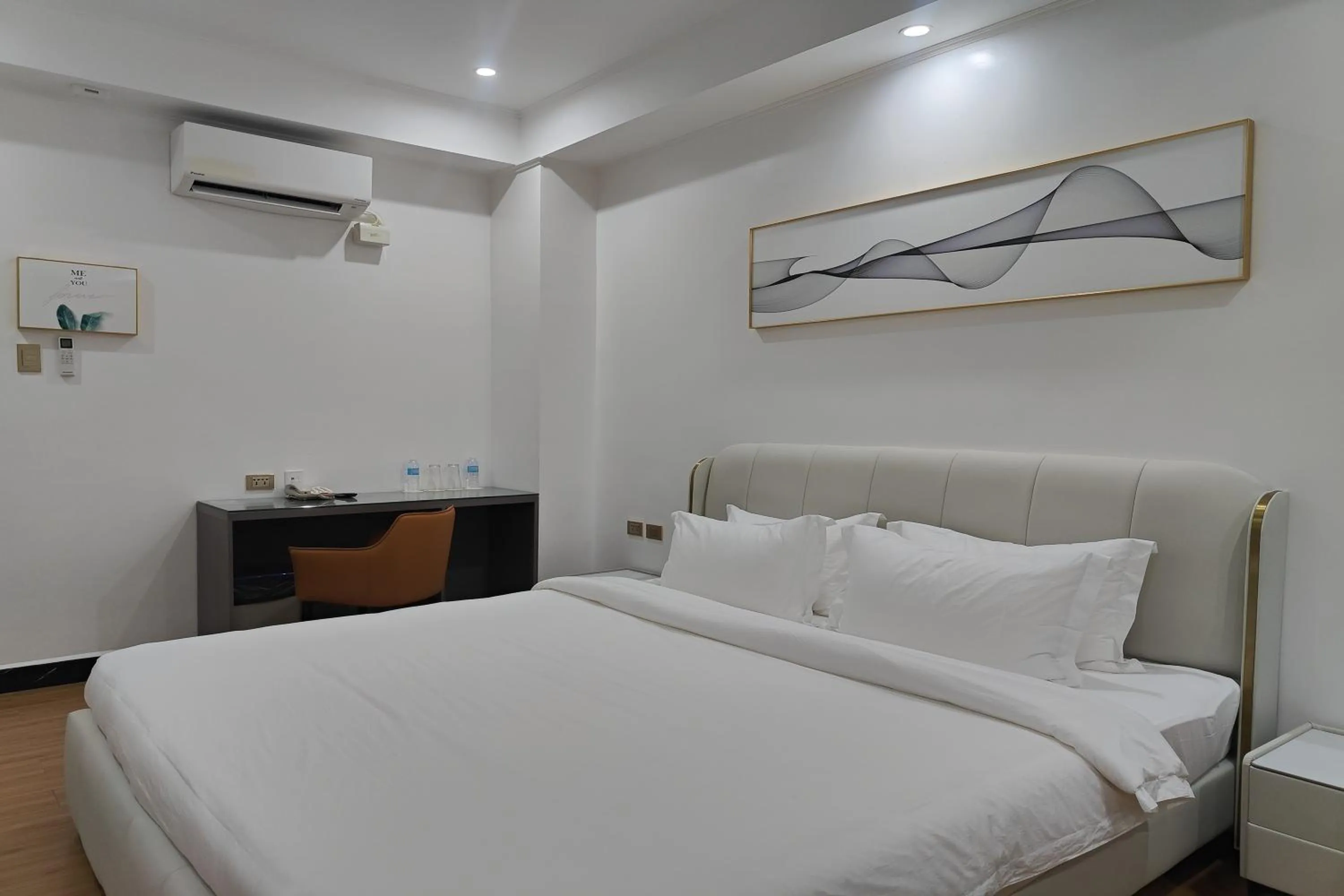 Bedroom, Bed in Mactan Grand Golden Hotel near Airport