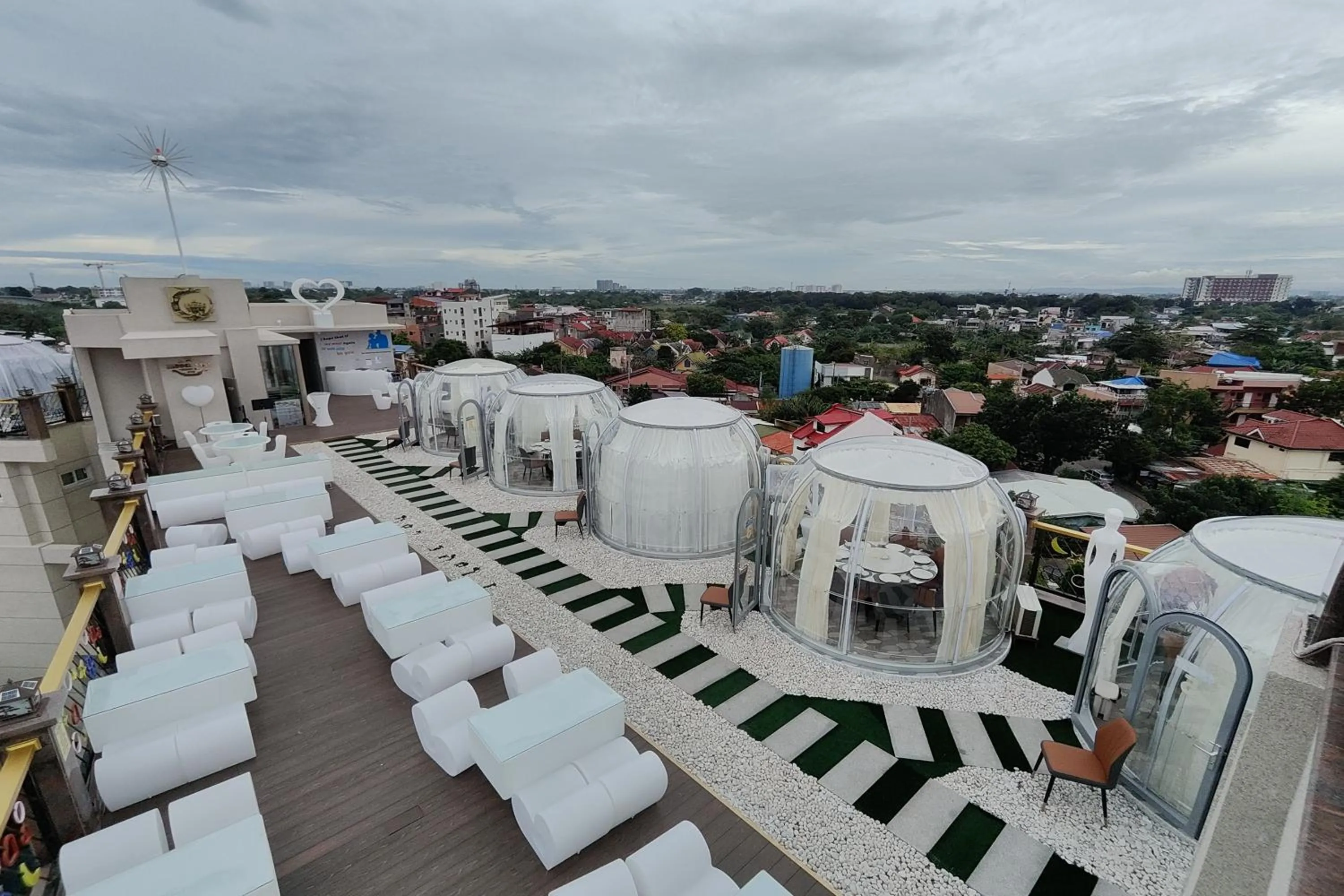 Lounge or bar in Mactan Grand Golden Hotel near Airport