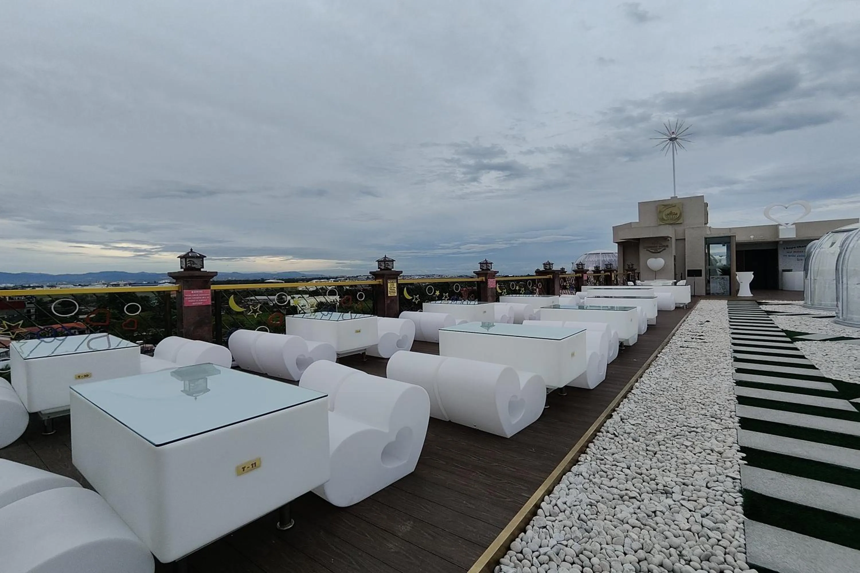 Lounge or bar in Mactan Grand Golden Hotel near Airport