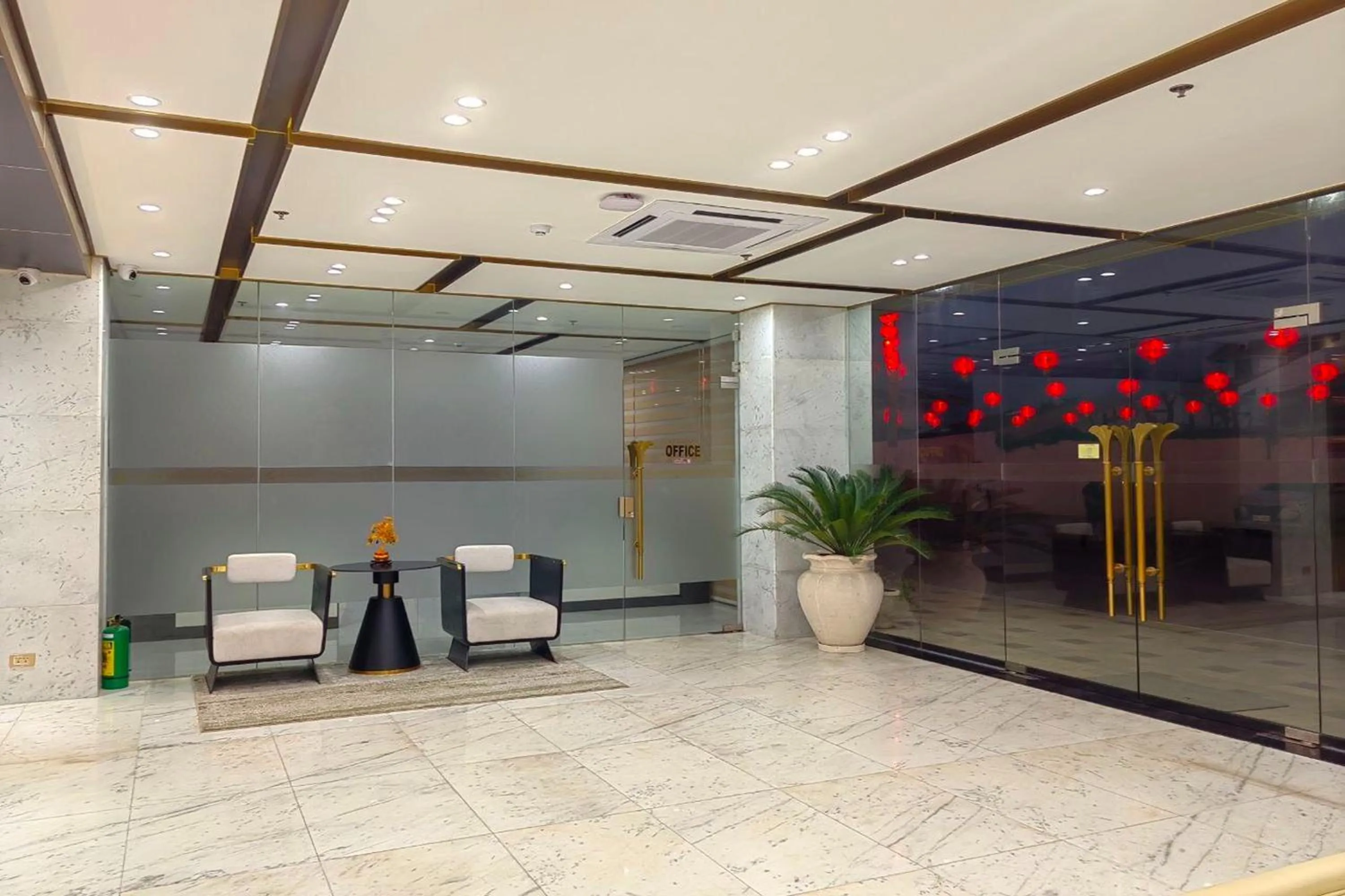 Lobby or reception in Mactan Grand Golden Hotel near Airport