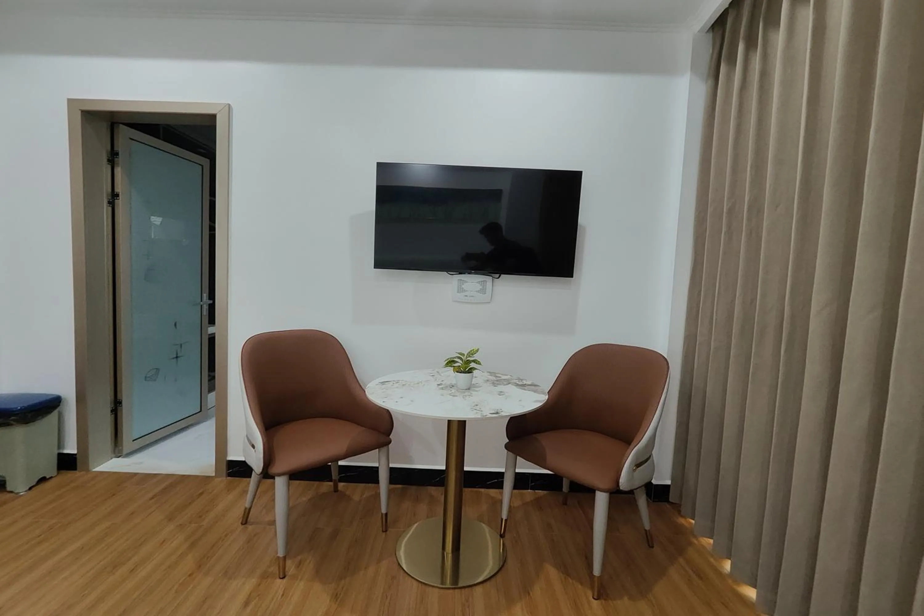 Living room in Mactan Grand Golden Hotel near Airport