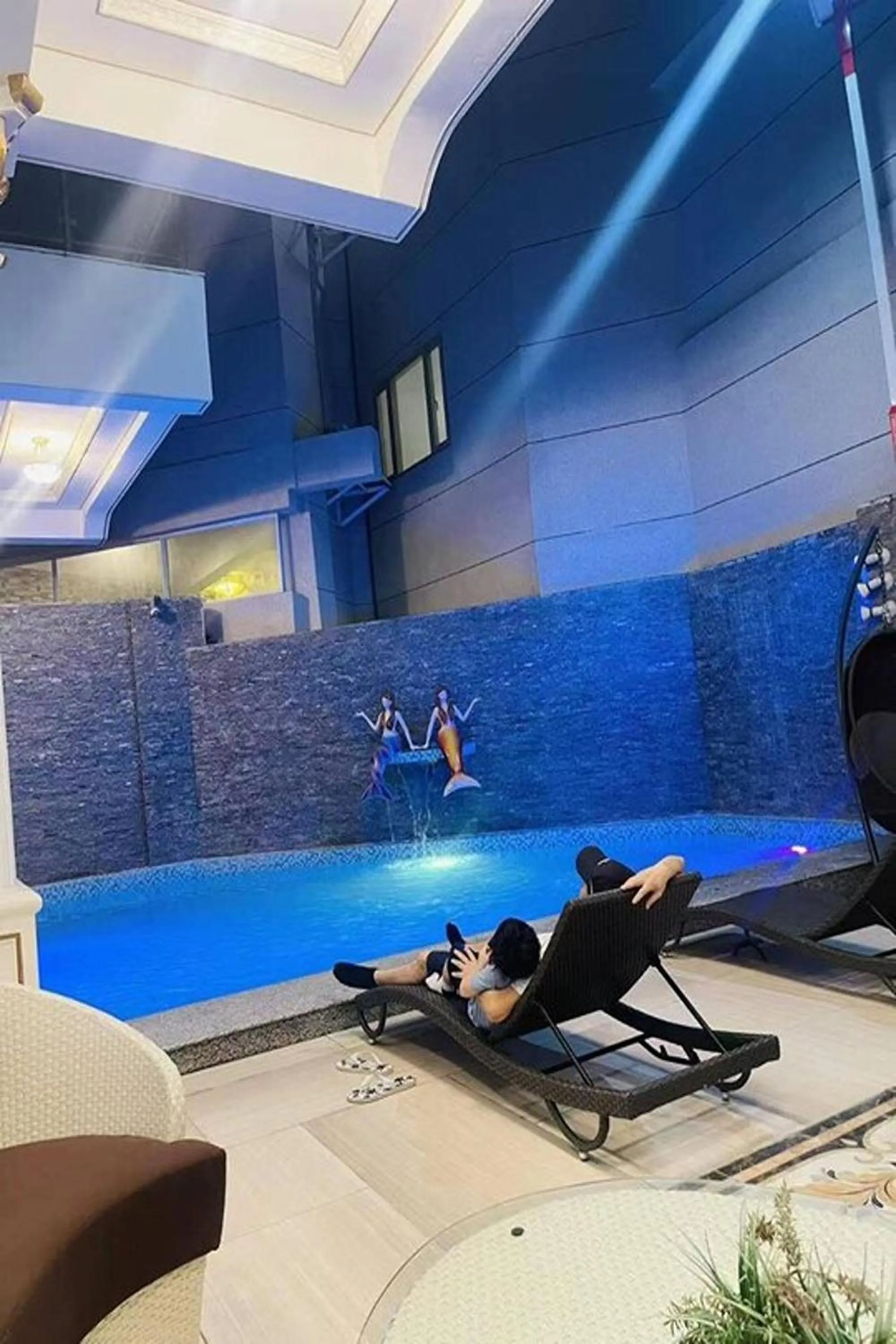 Swimming pool in Mactan Grand Golden Hotel near Airport