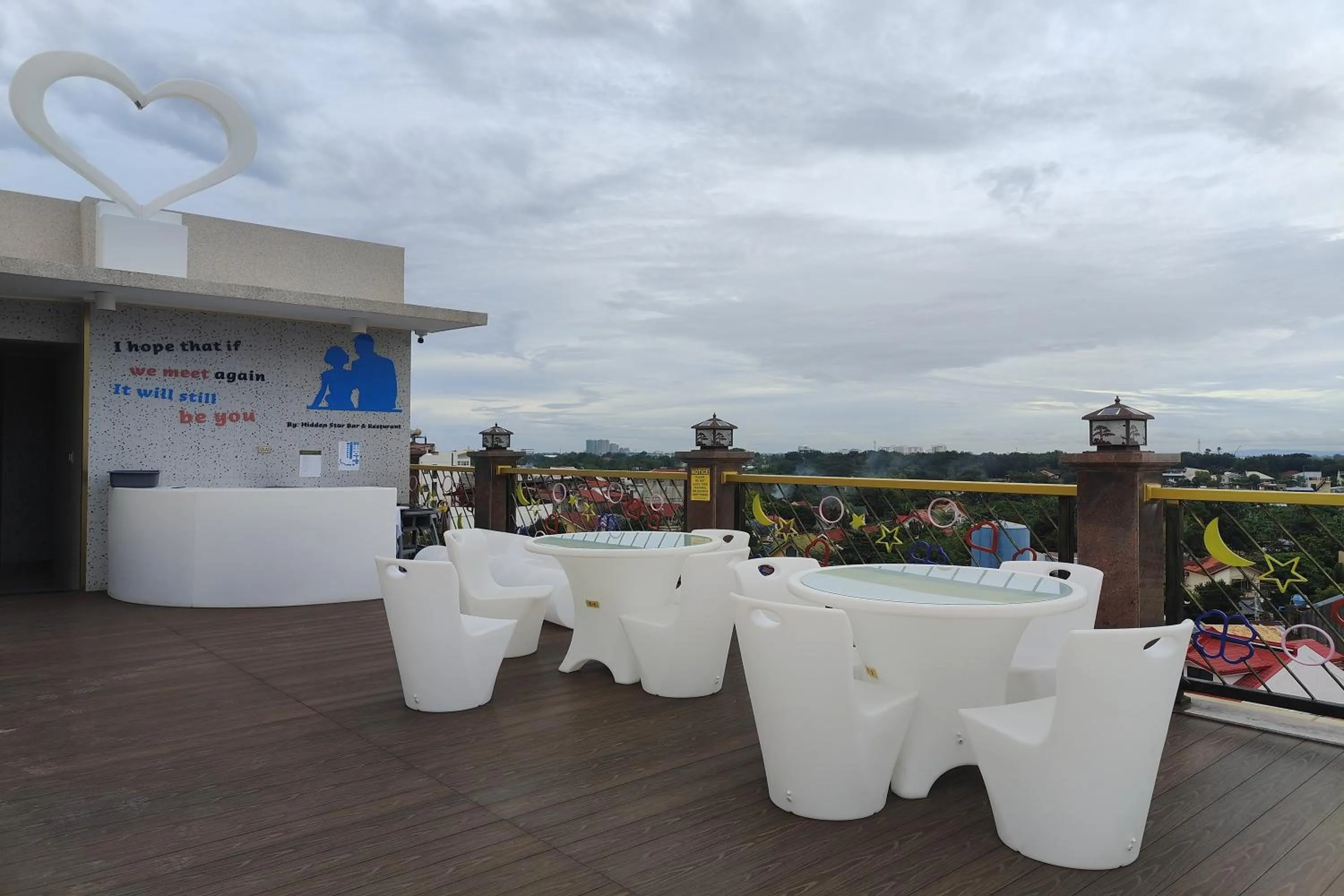 Lounge or bar in Mactan Grand Golden Hotel near Airport