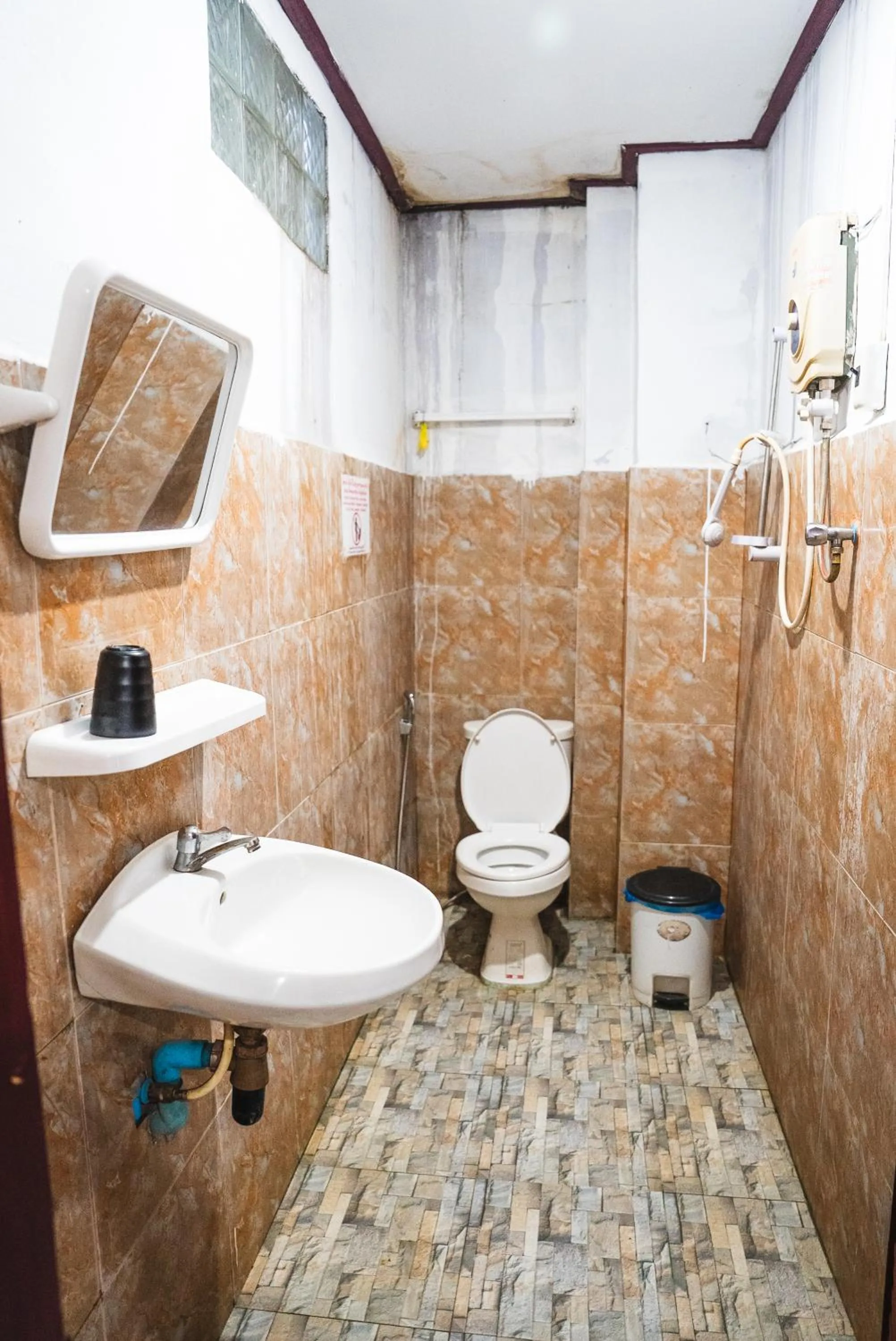 Bathroom in Vang Vieng Green Central Hotel