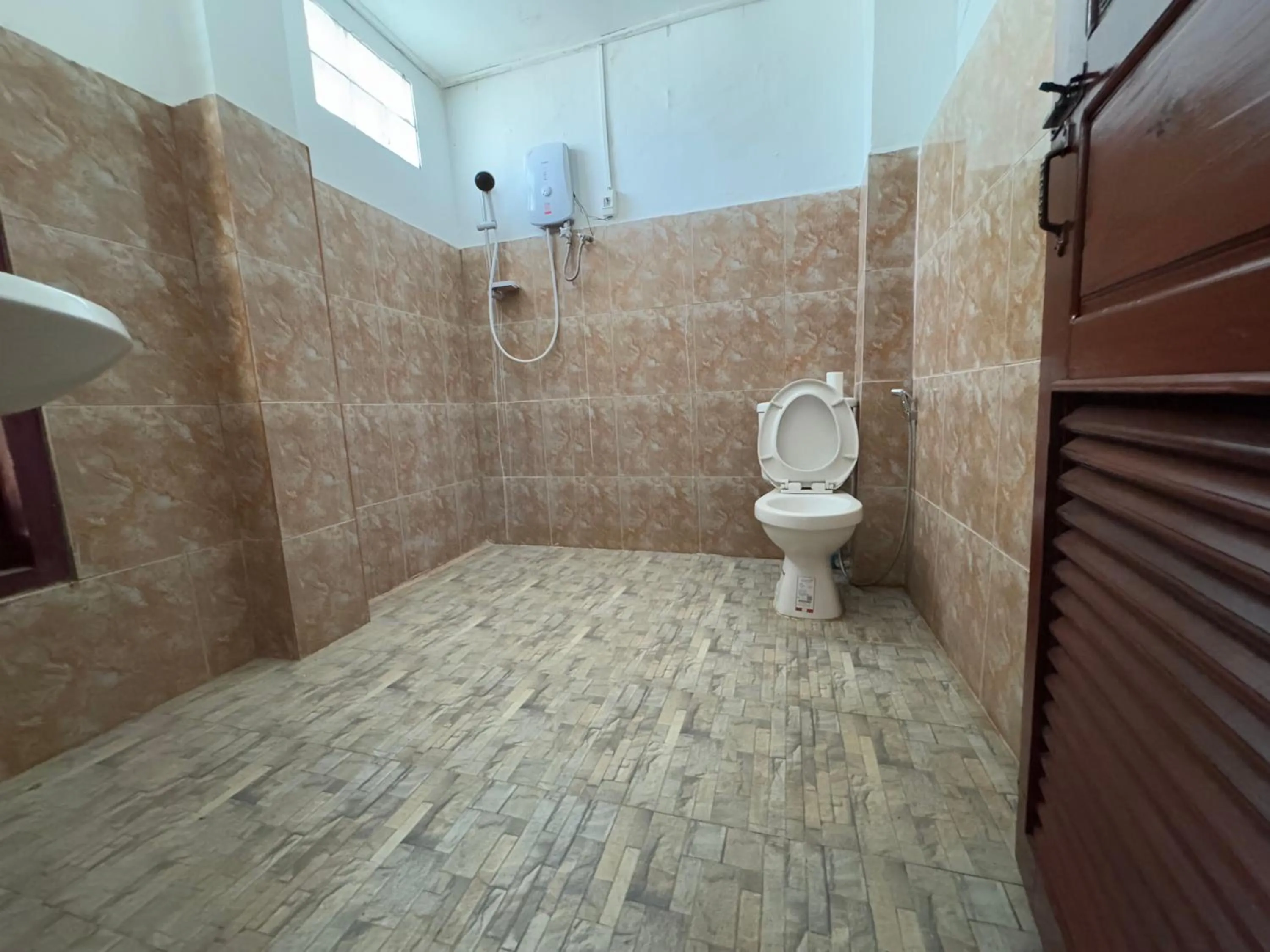Shower in Vang Vieng Green Central Hotel