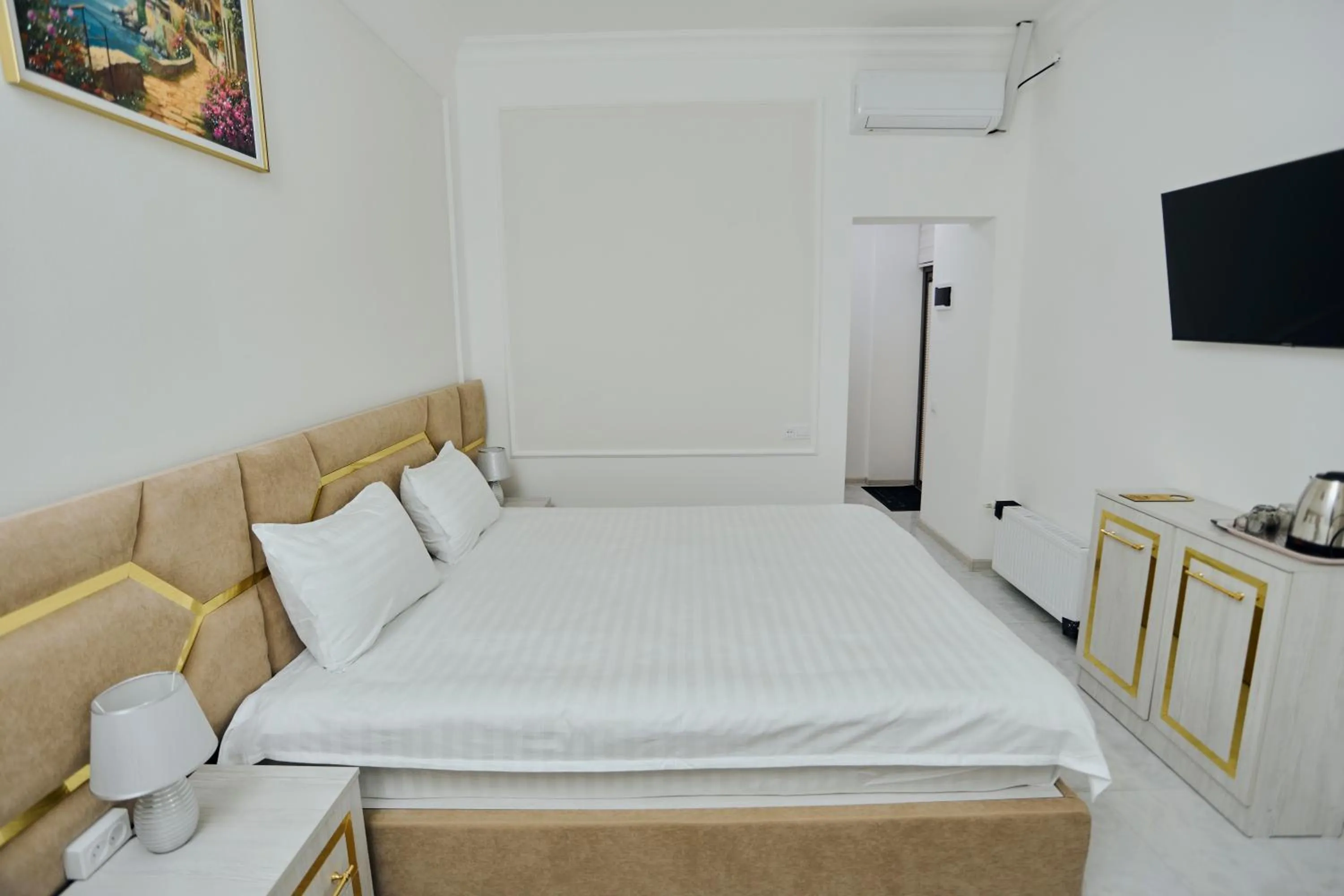 Bed in Registan Gold