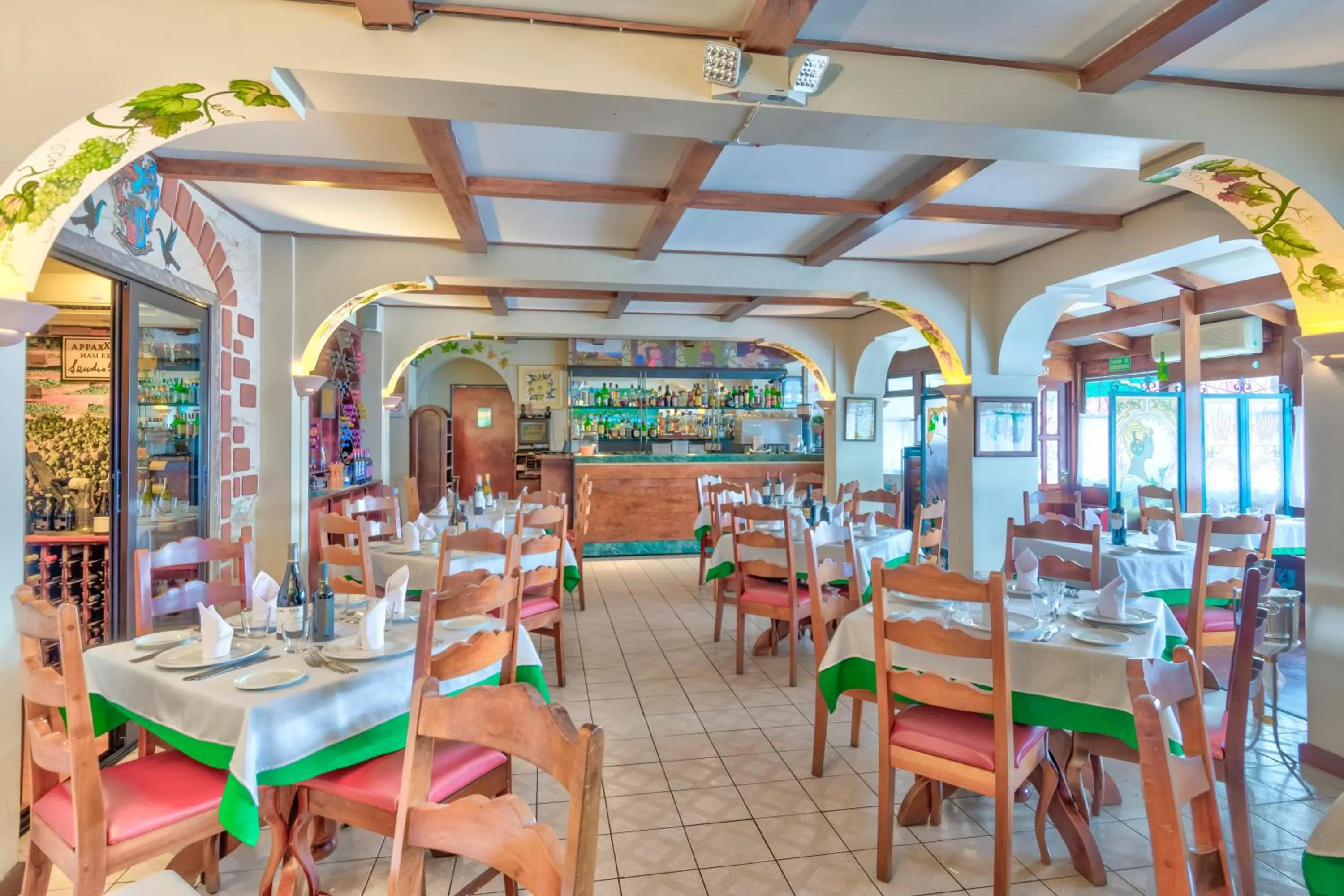 Restaurant/places to eat in Hotel Residence Inn Suites Cristina