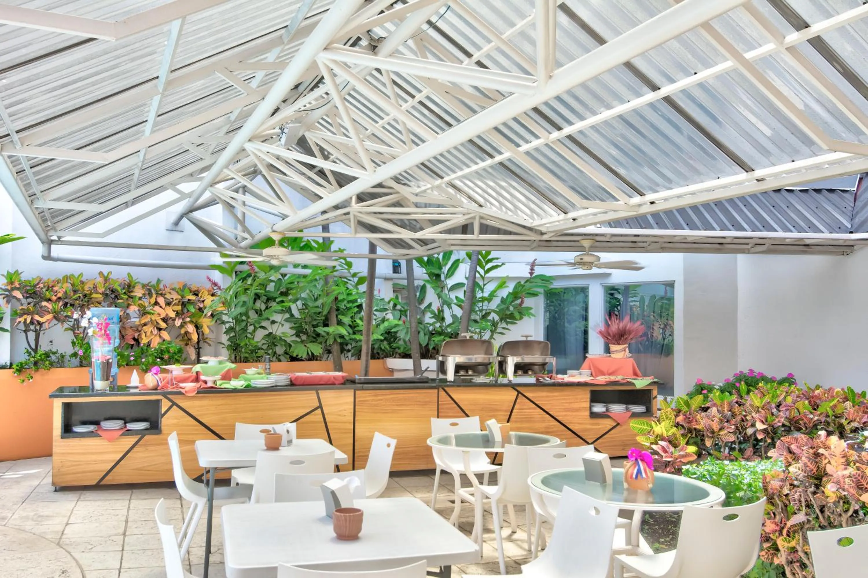 Buffet breakfast in Hotel Residence Inn Suites Cristina