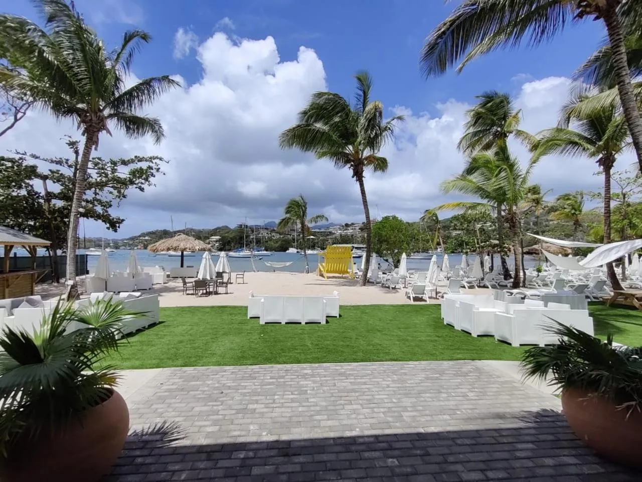 Restaurant/places to eat in Blue Lagoon Hotel and Marina Ltd