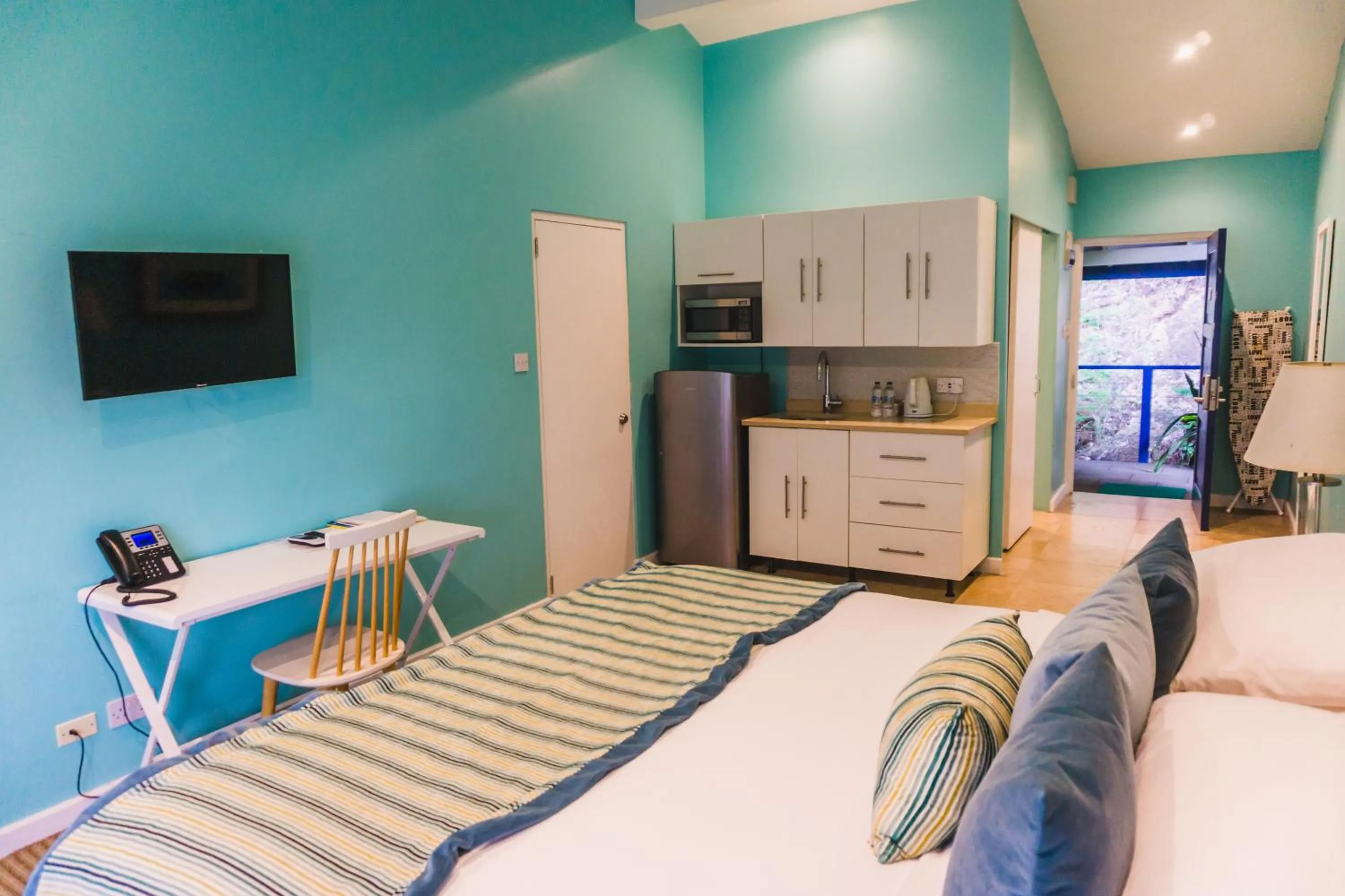 kitchen, Bed in Blue Lagoon Hotel and Marina Ltd