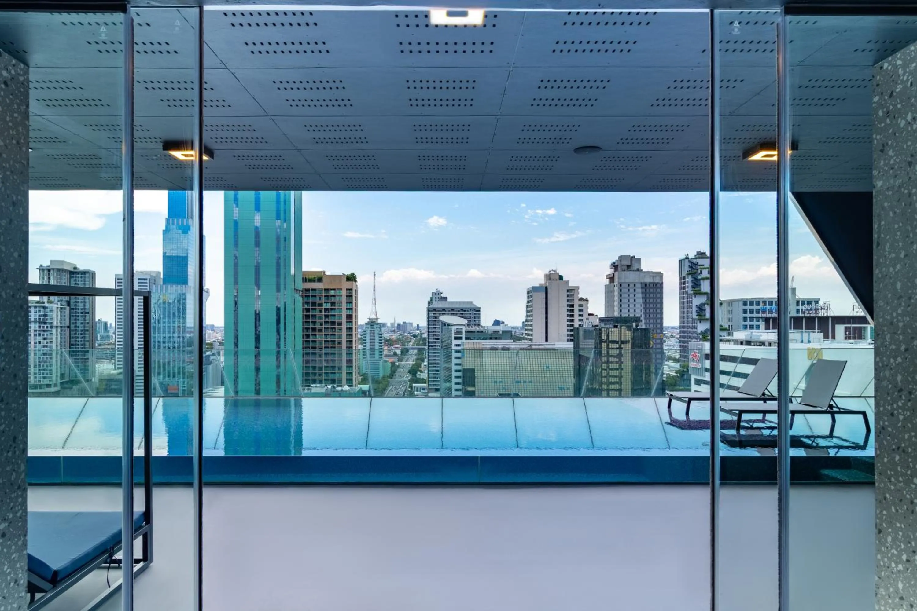 Swimming pool in Queensland Hotel Bangkok