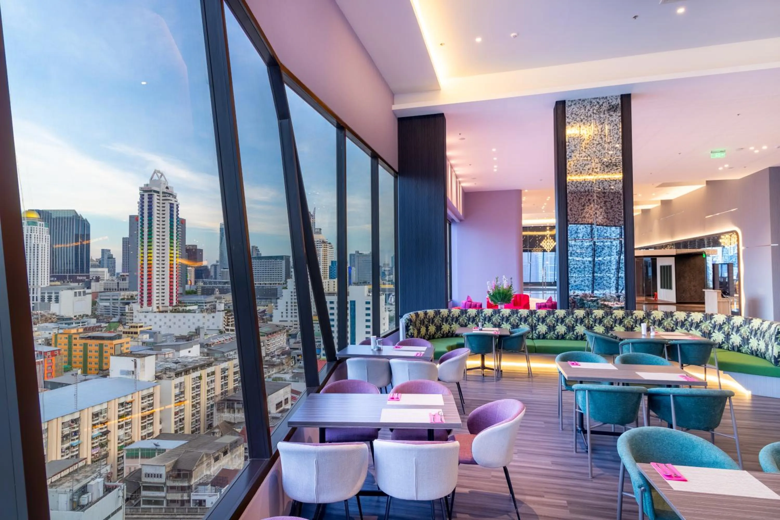 Restaurant/places to eat in Queensland Hotel Bangkok