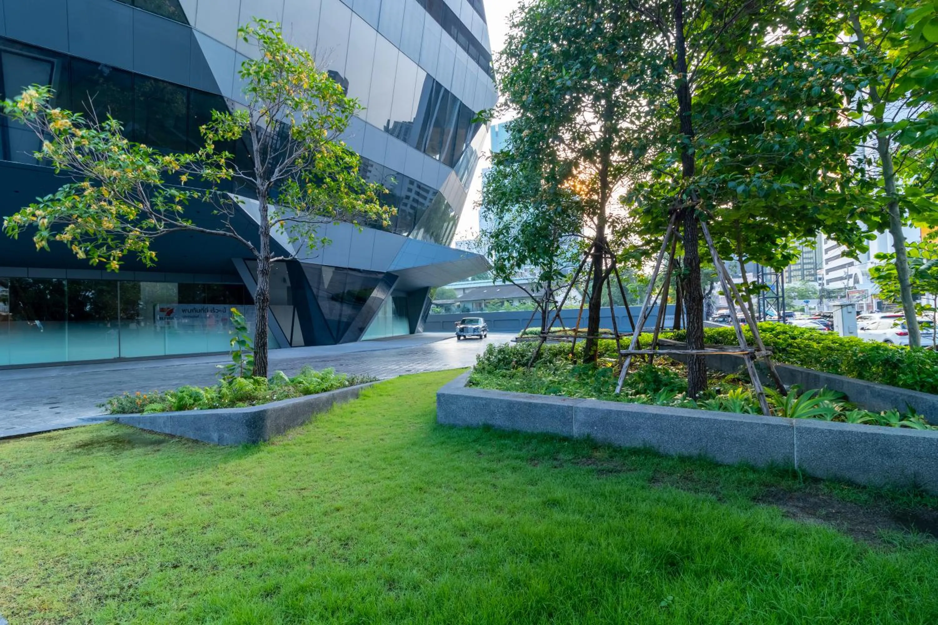 Garden in Queensland Hotel Bangkok