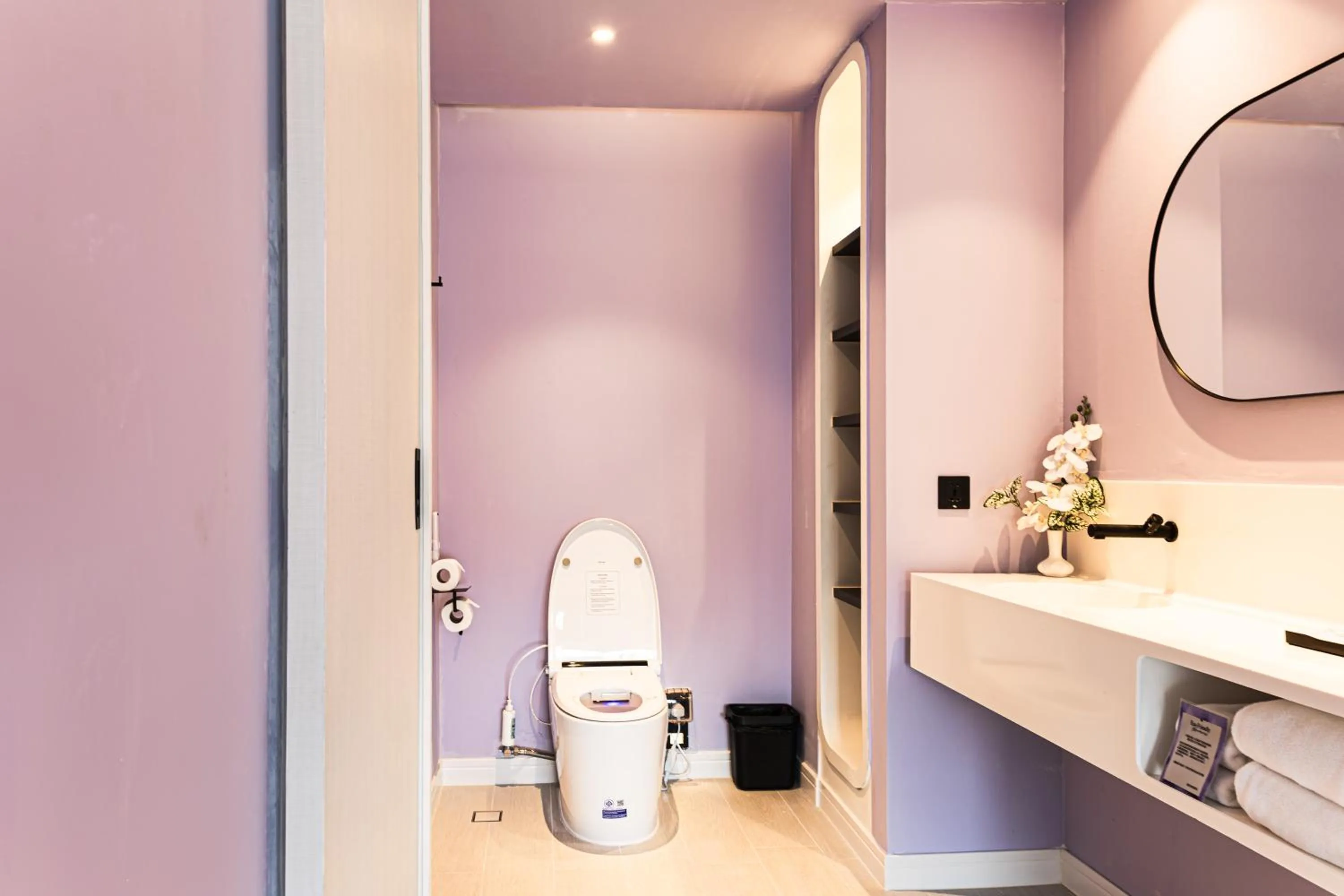 Toilet in Queensland Hotel Bangkok