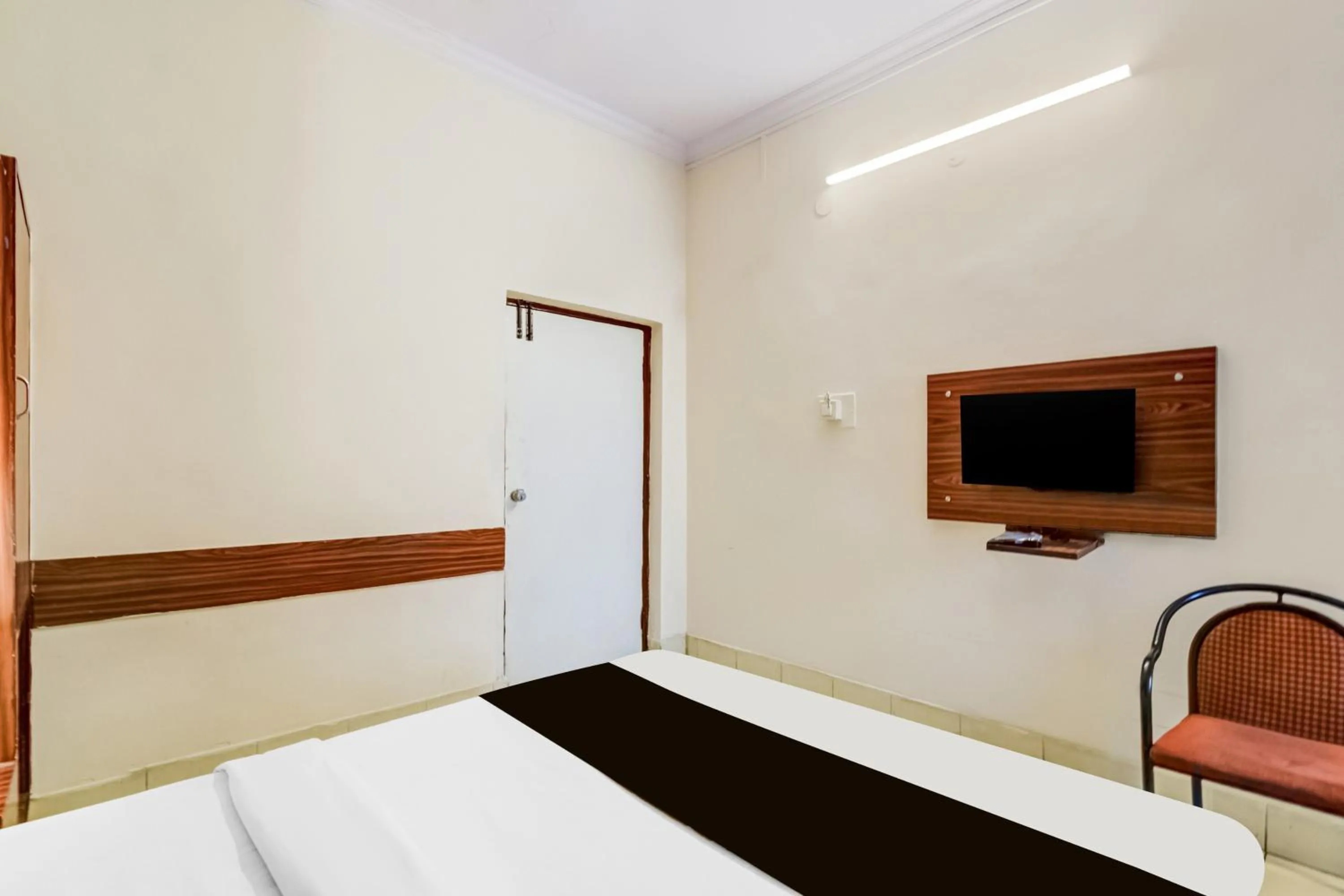 Bedroom, Bed in Super Hotel O Paradise Circle