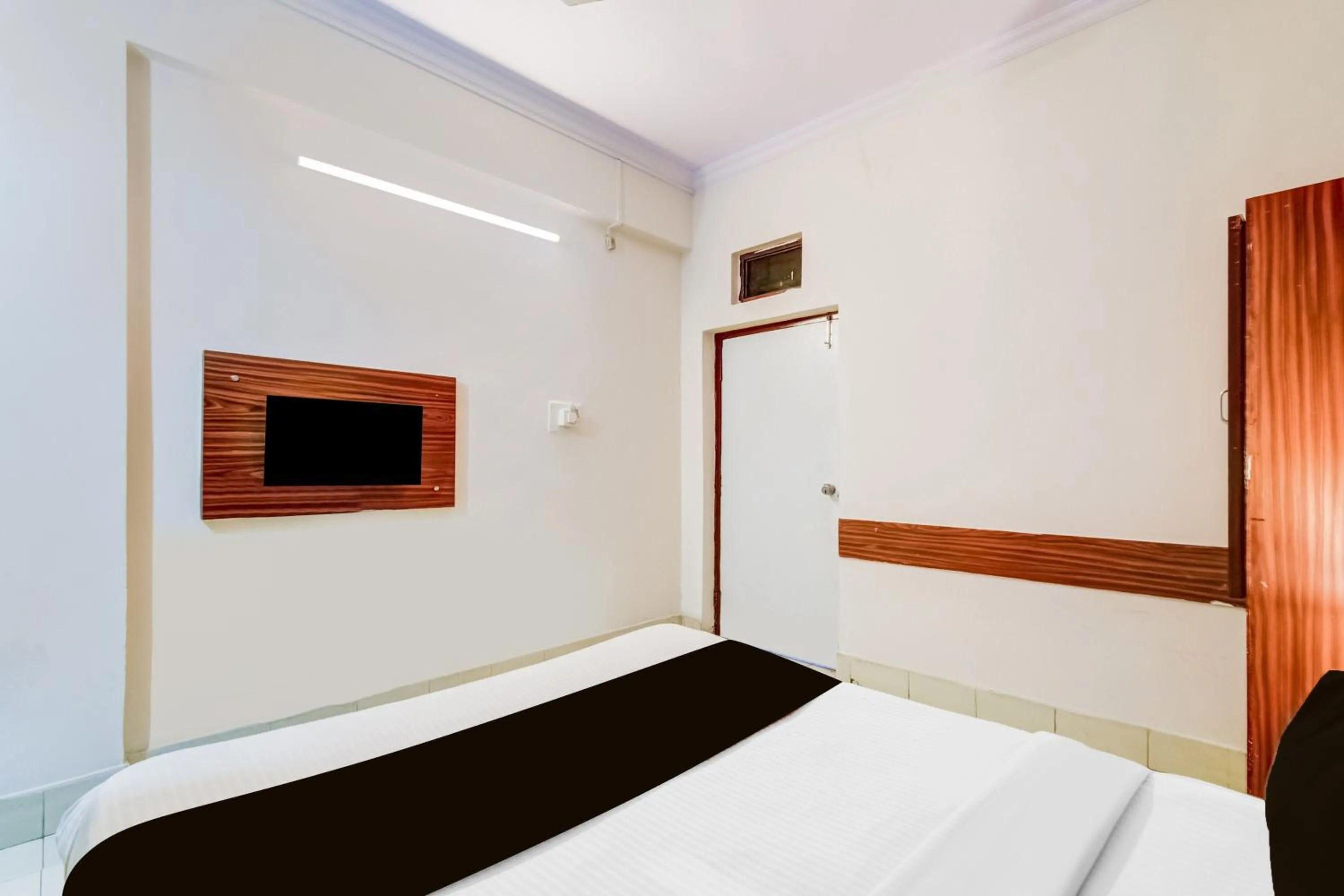Bedroom, Bed in Super Hotel O Paradise Circle