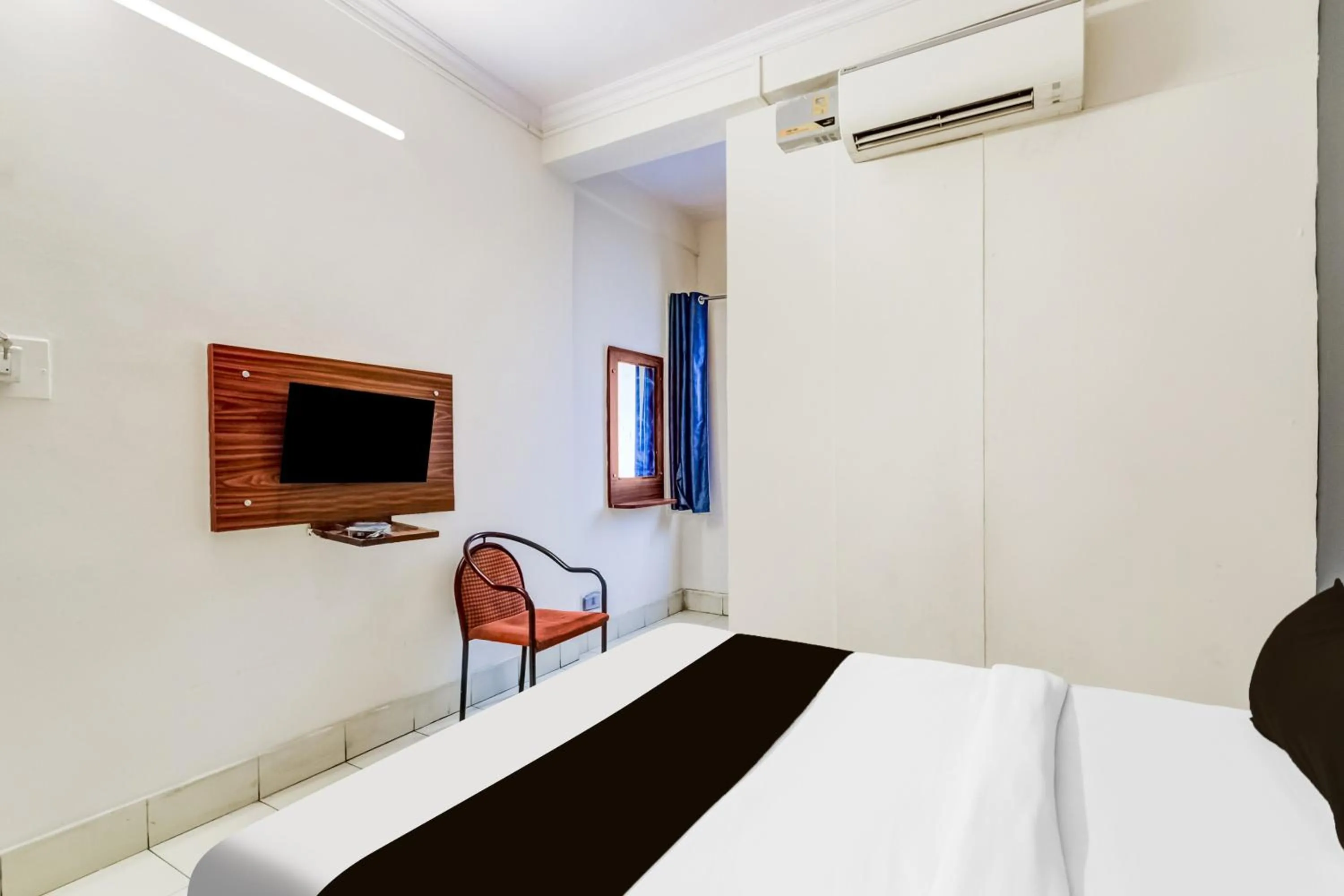 Bedroom, Bed in Super Hotel O Paradise Circle