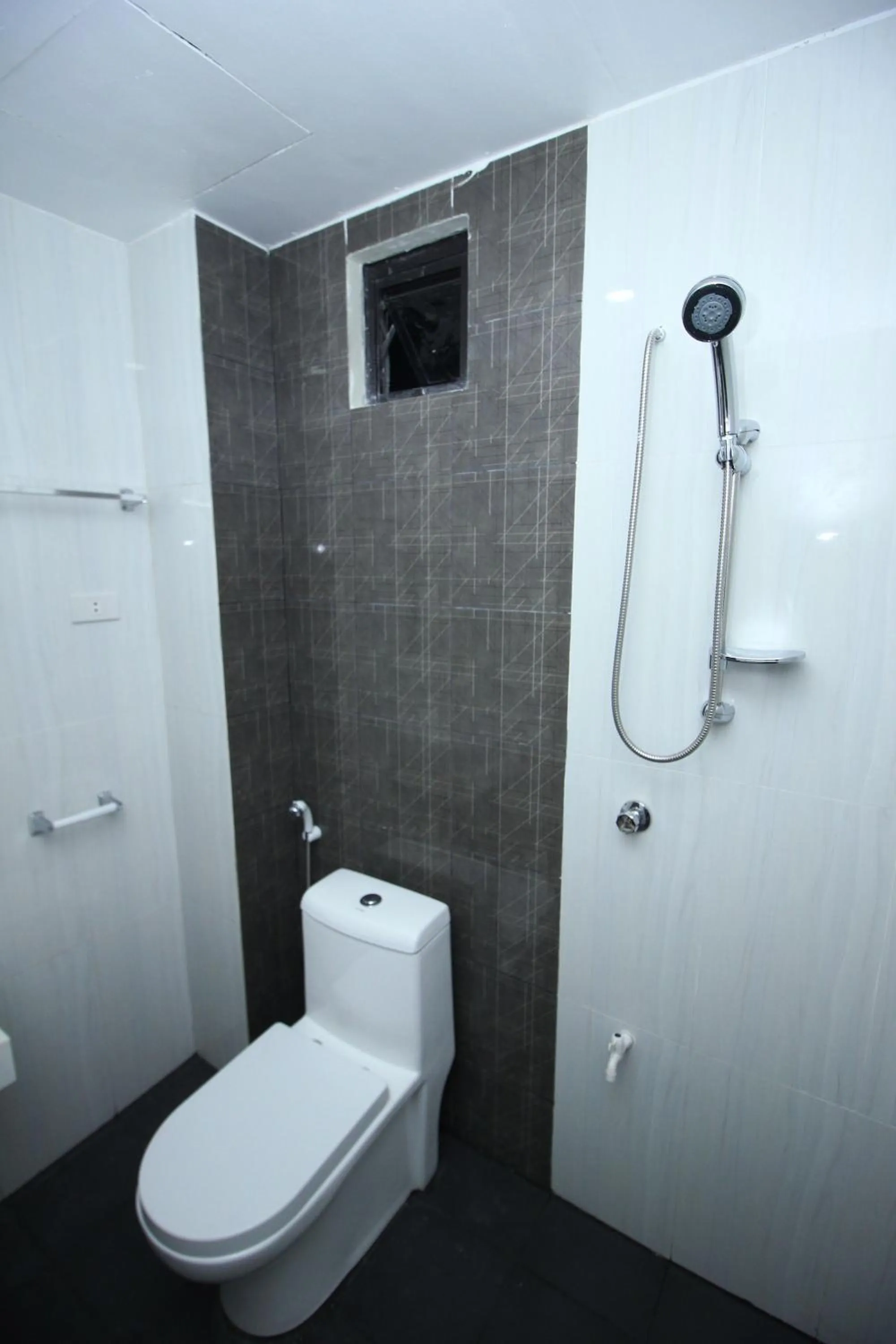 Shower in The Paragon Hotel and Restaurant