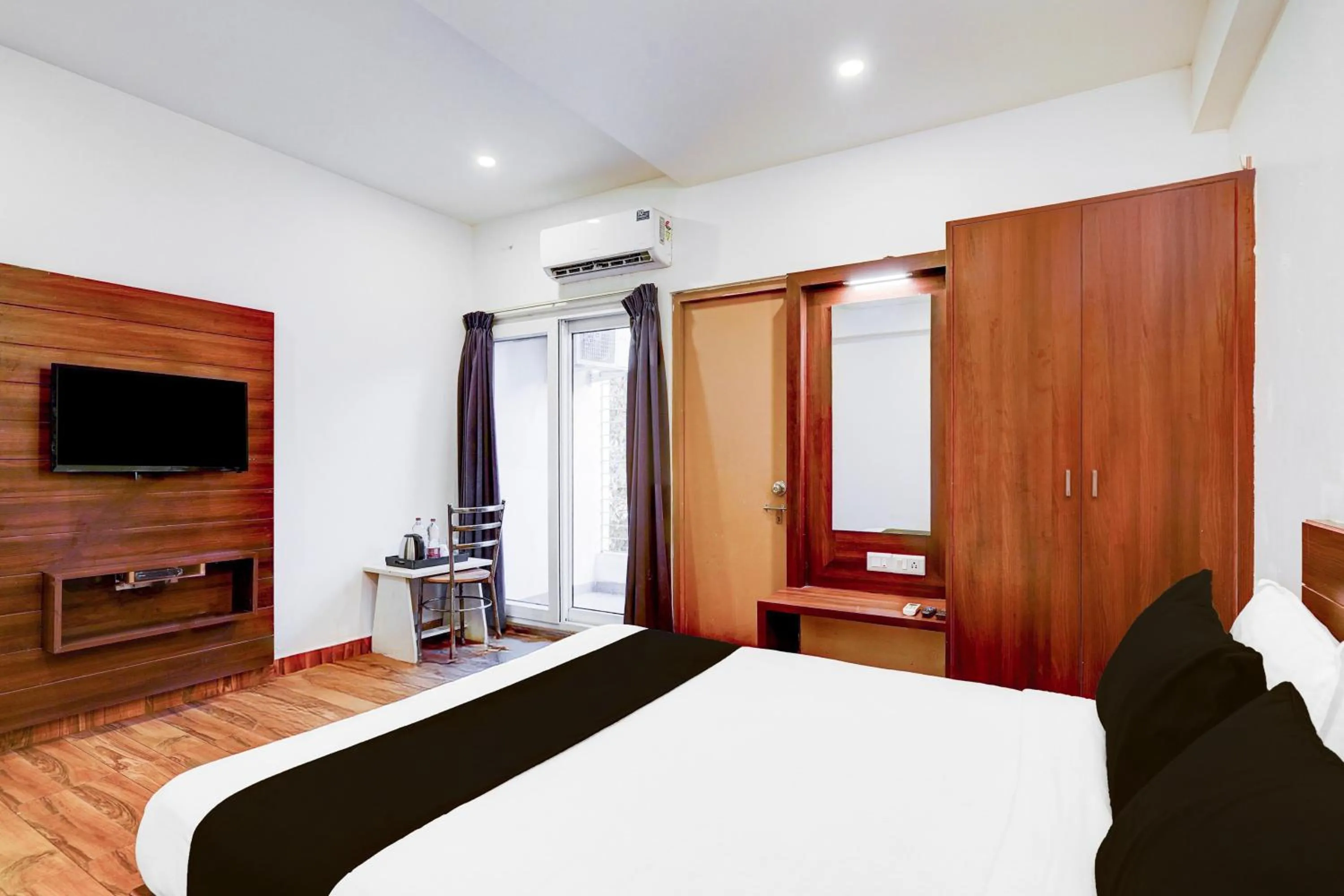 Bedroom, Bed in Super Townhouse Whitefield Bangalore