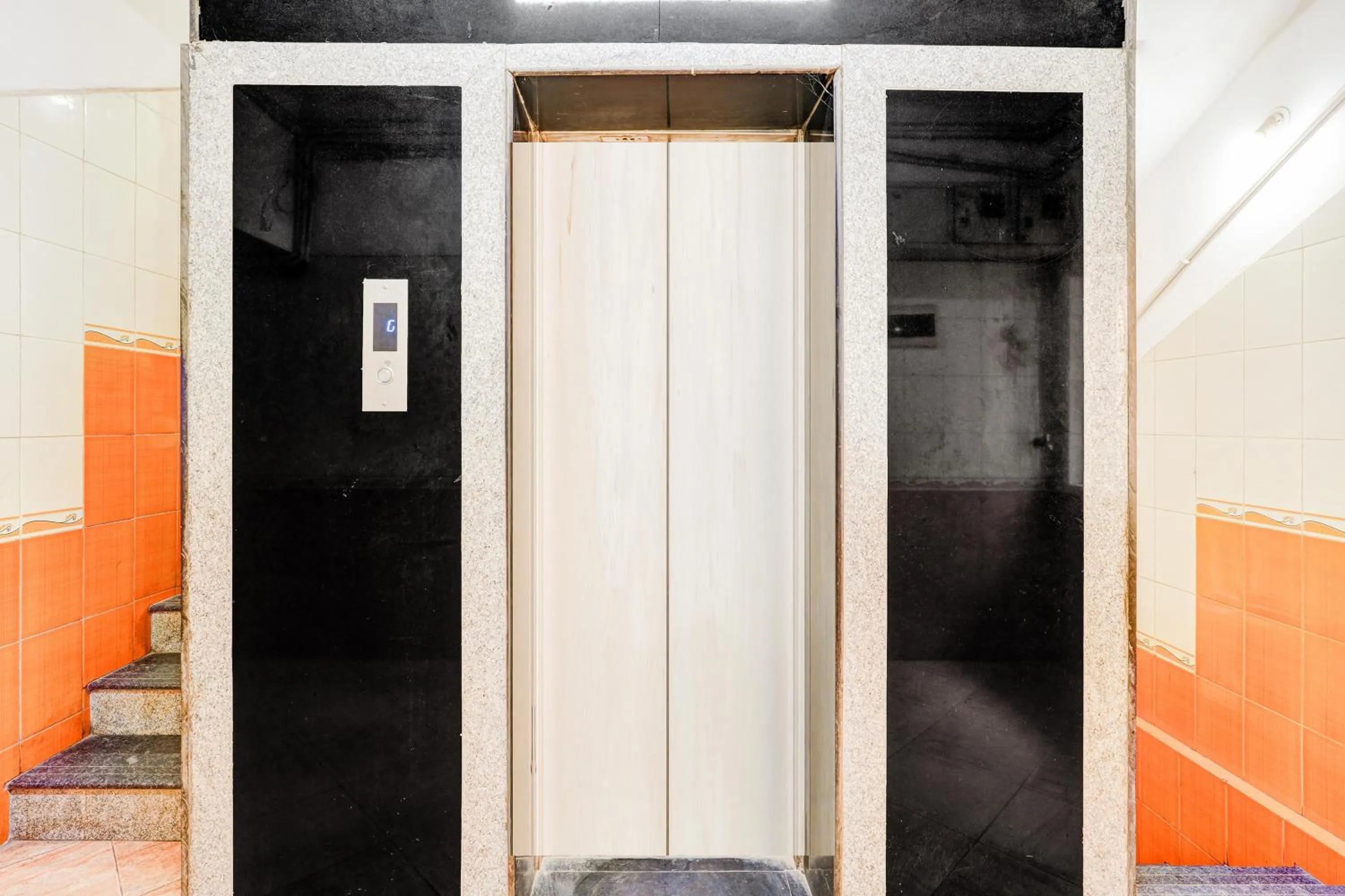 Lobby or reception in Super Collection O Yeshwantpur Formerly Sunder Nivas