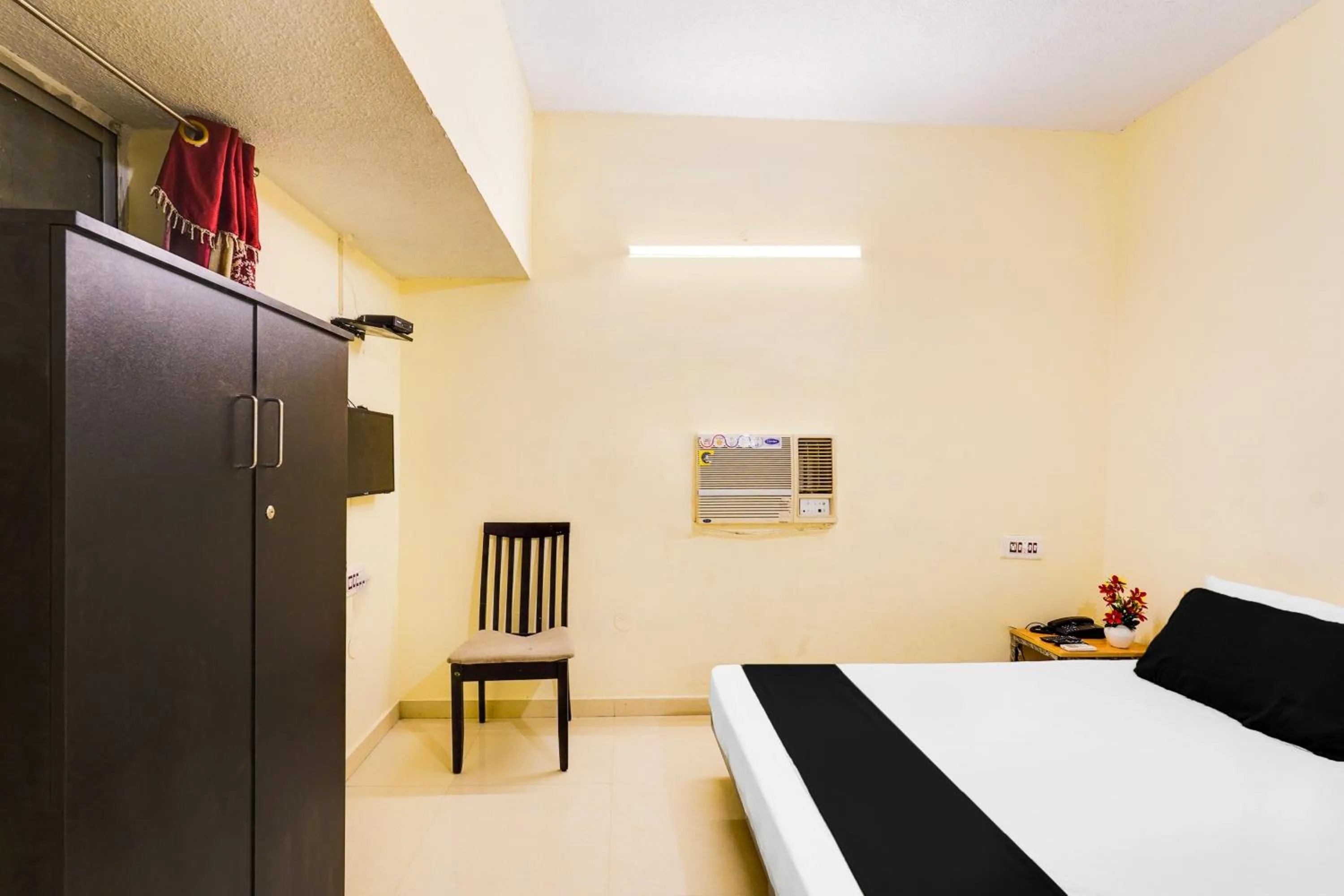 Bedroom, Bed in Super Hotel O ECR Chennai Kanathur