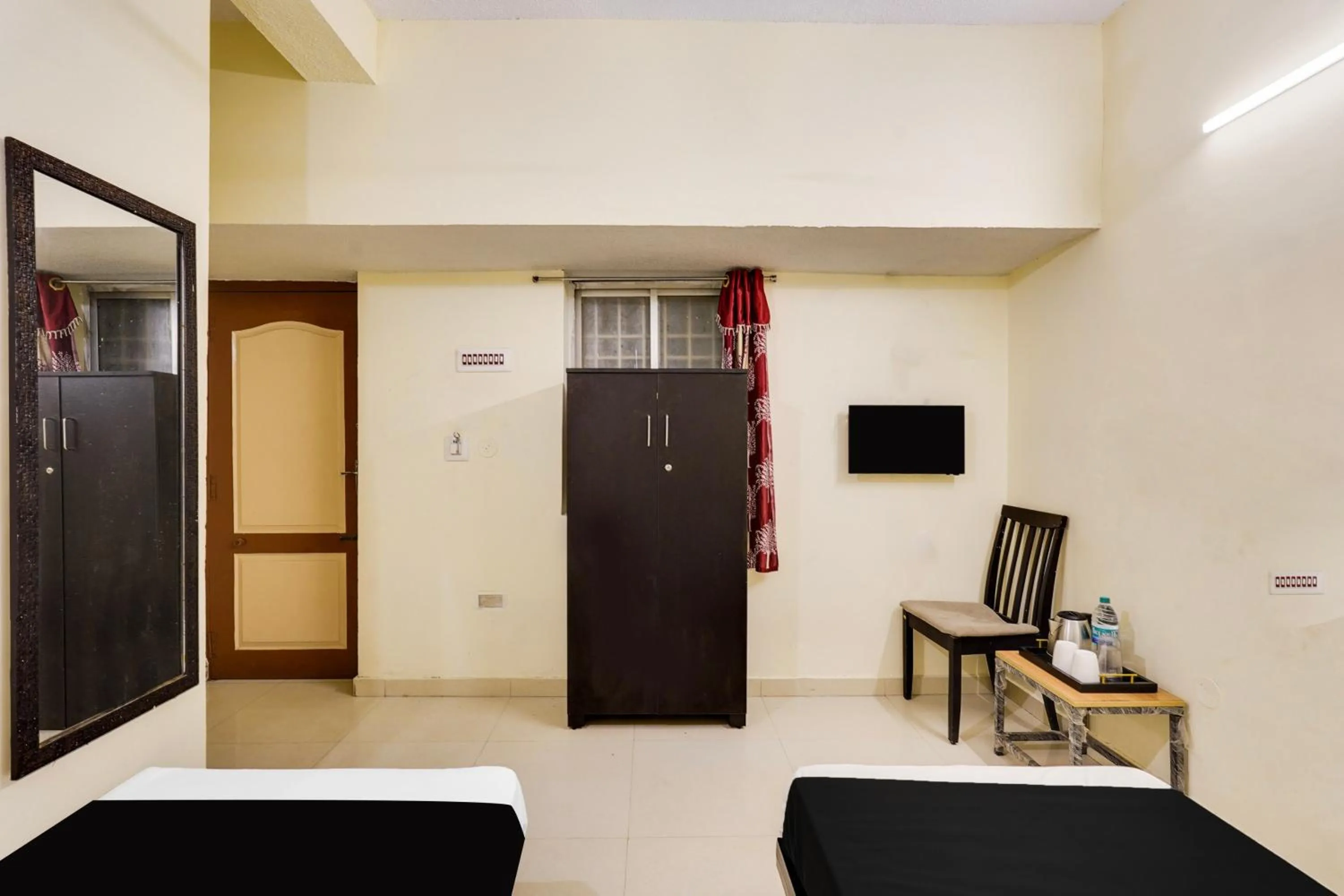 Bedroom in Super Hotel O ECR Chennai Kanathur