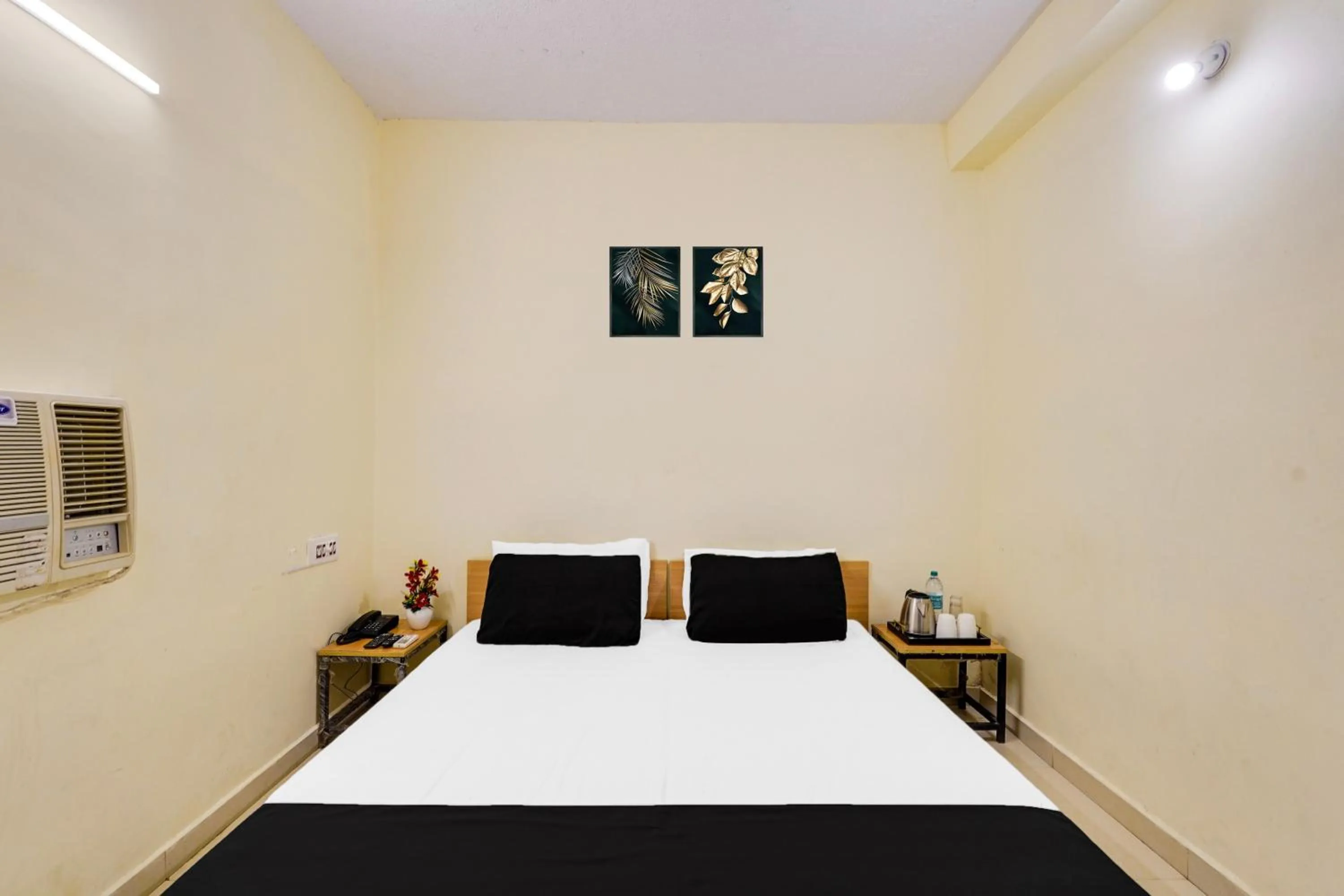 Bedroom, Bed in Super Hotel O ECR Chennai Kanathur