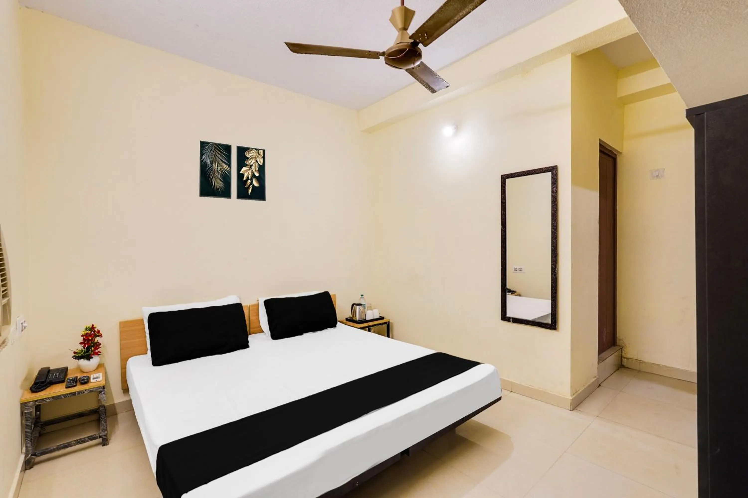 Bedroom, Bed in Super Hotel O ECR Chennai Kanathur