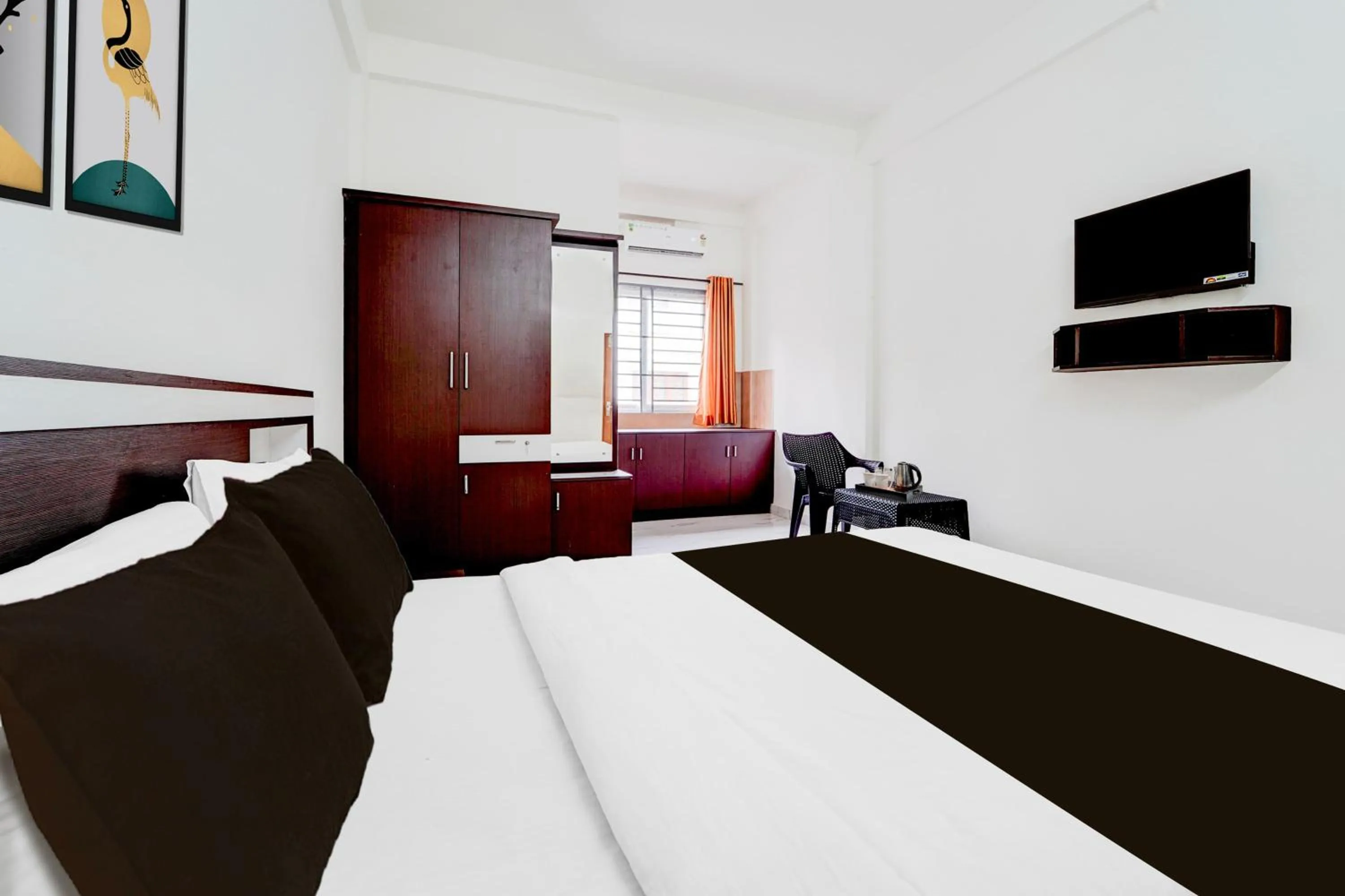 Bedroom, Bed in Super Hotel O North Kalamassery