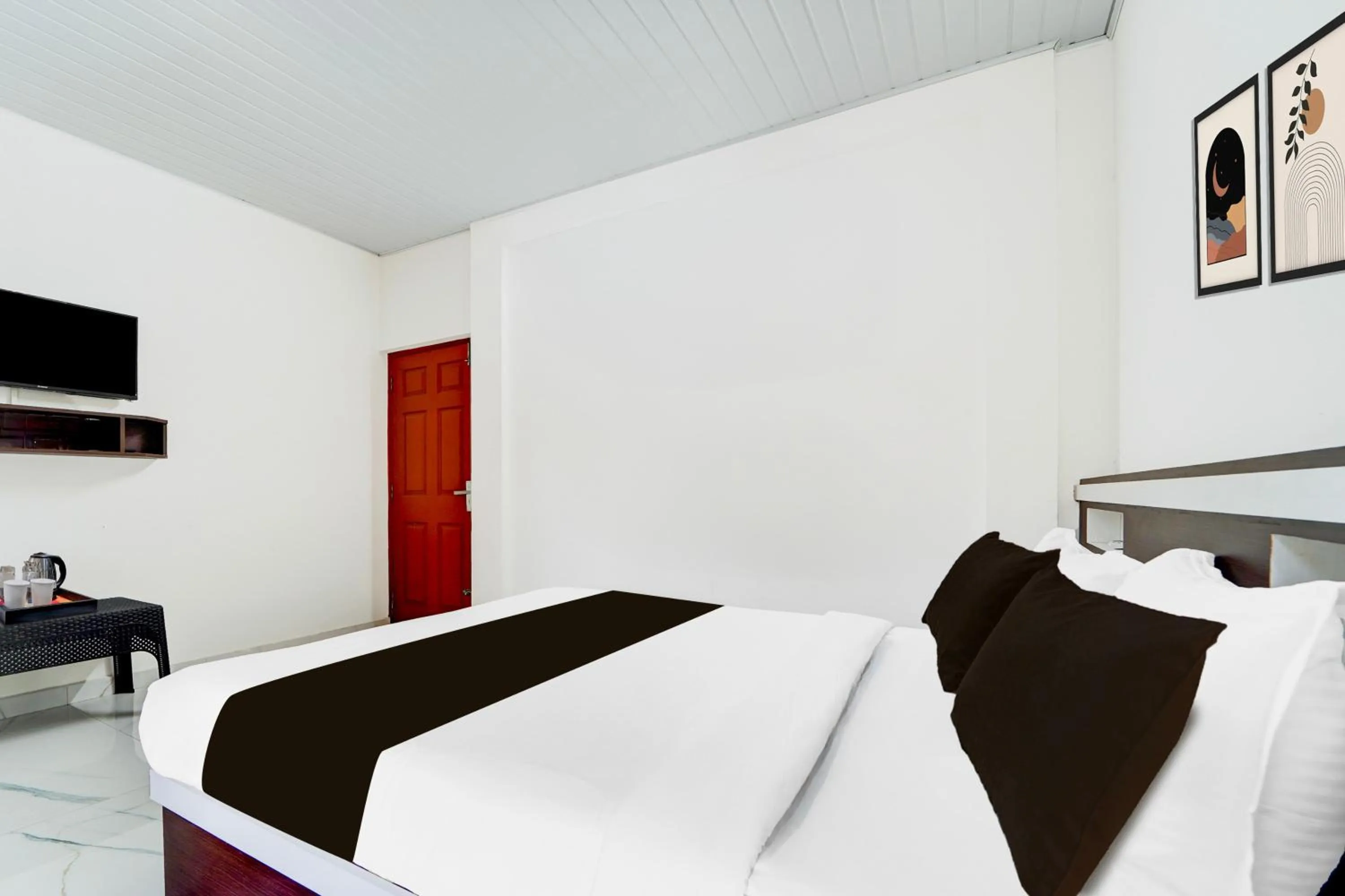 Bedroom, Bed in Super Hotel O North Kalamassery