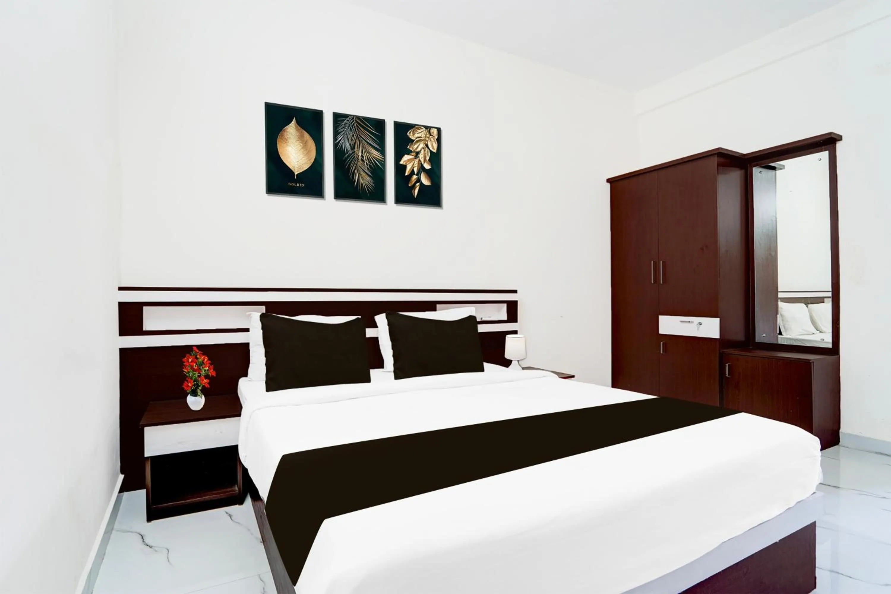Bedroom, Bed in Super Hotel O North Kalamassery