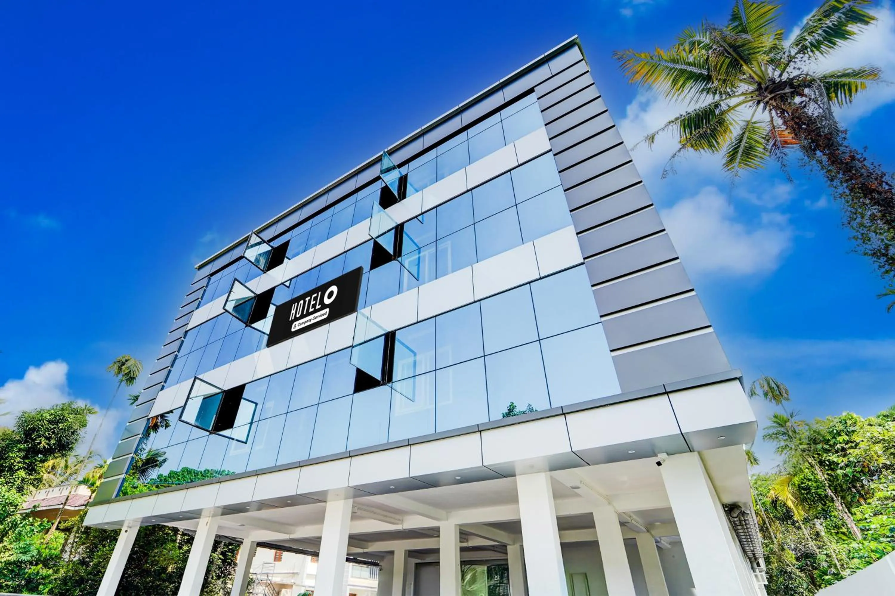 Facade/entrance in Super Hotel O North Kalamassery