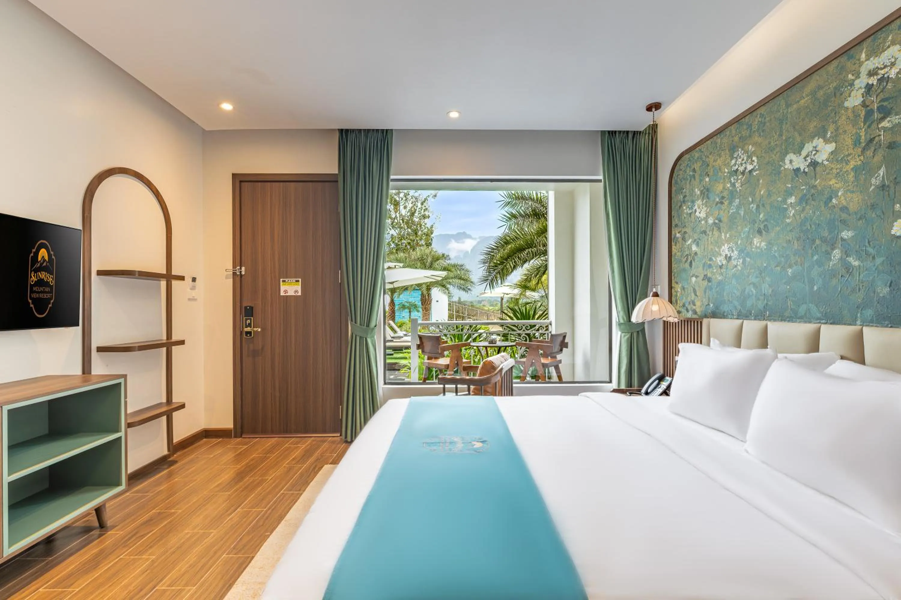 Bed in Sunrise Mountain View Resort