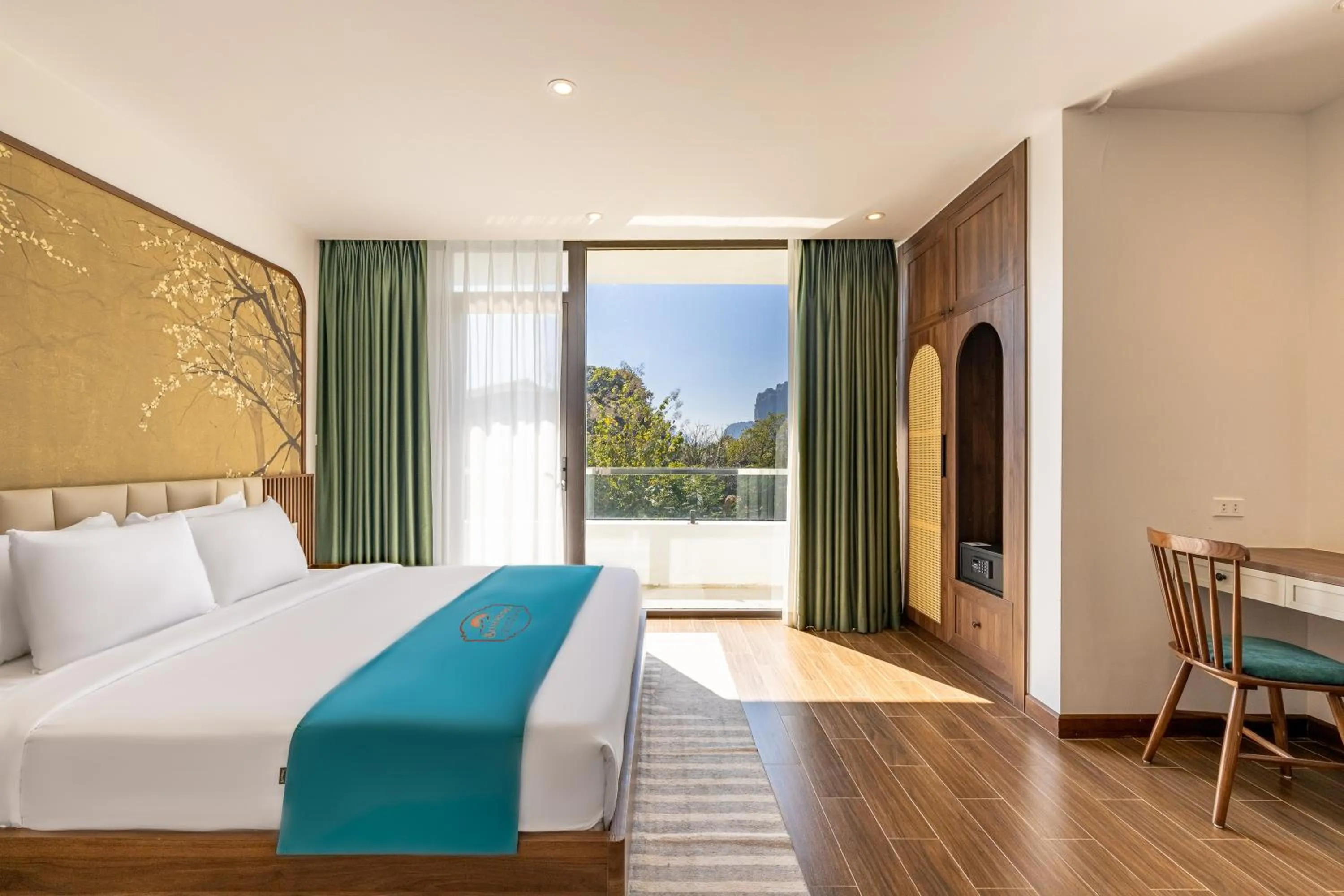 Bed in Sunrise Mountain View Resort