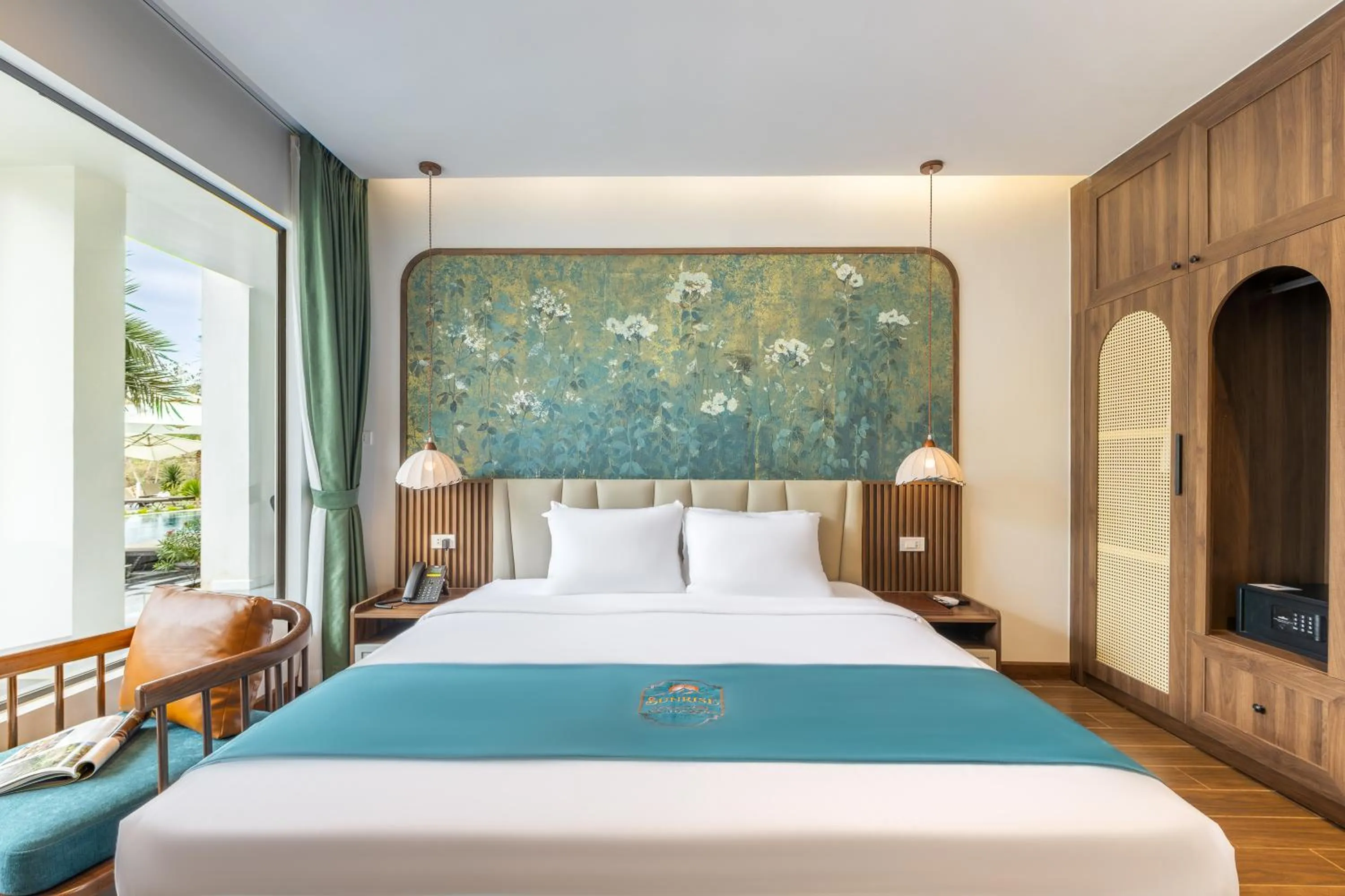 Bed in Sunrise Mountain View Resort