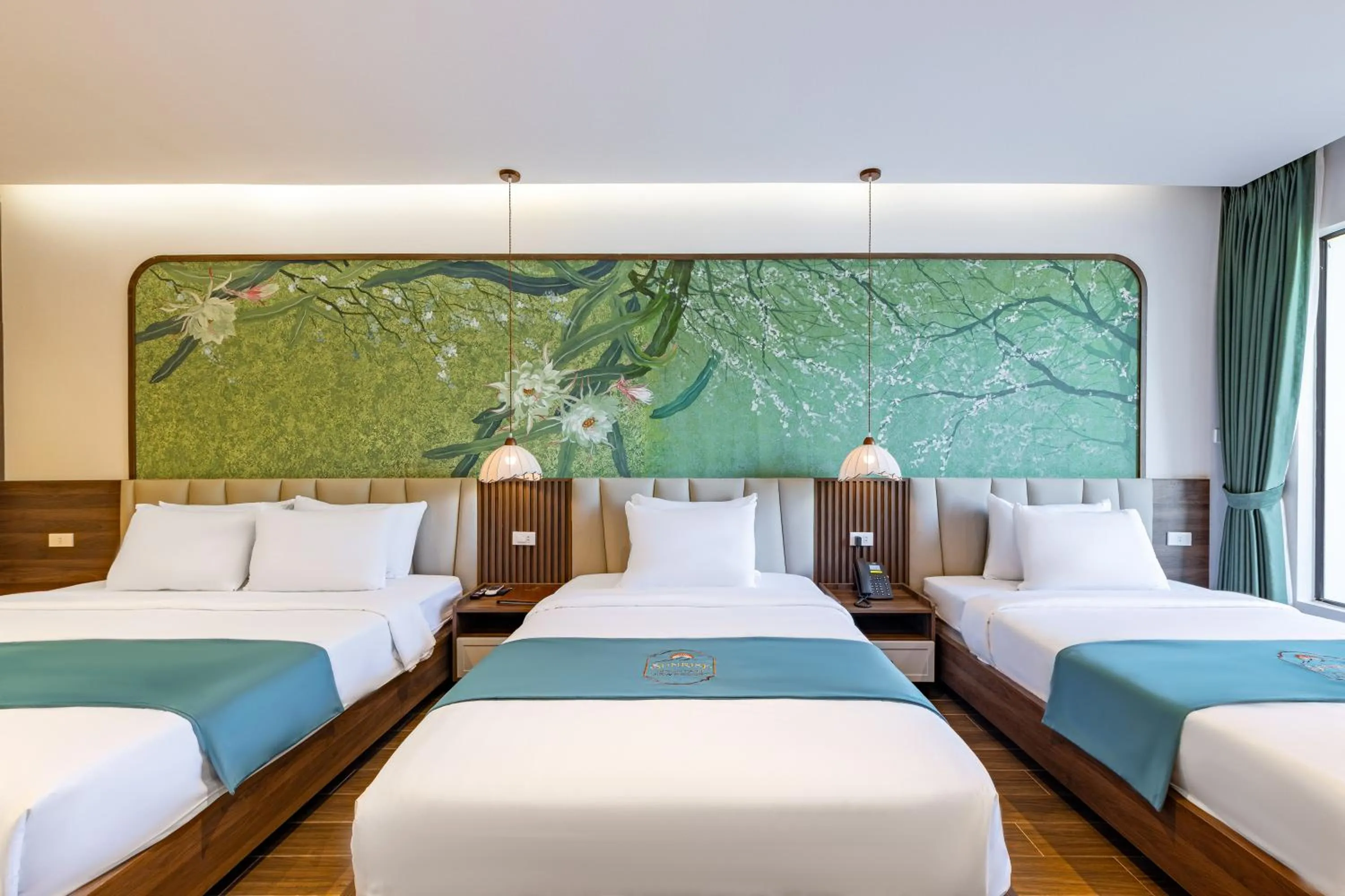 Bed in Sunrise Mountain View Resort