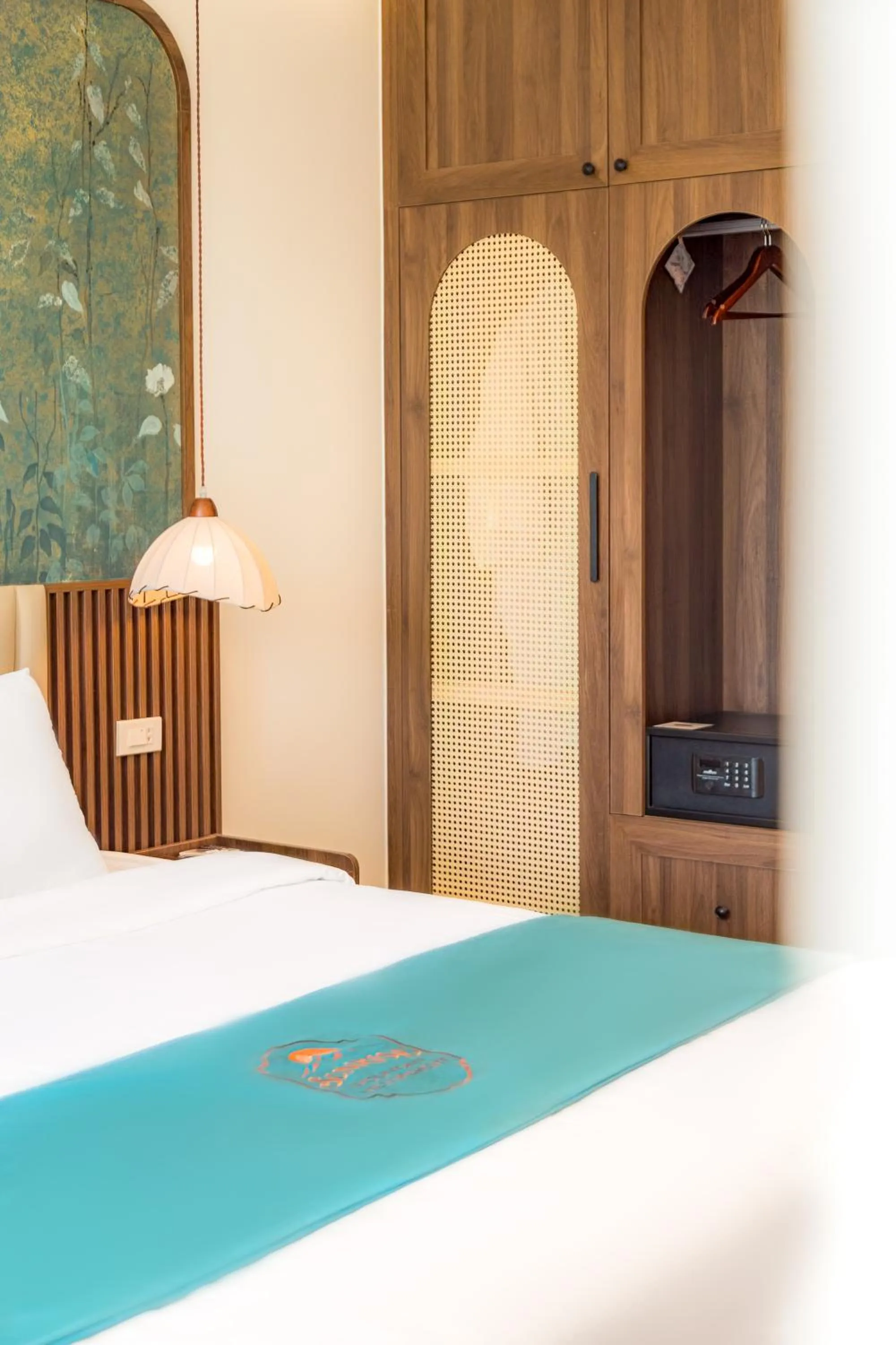 Bed in Sunrise Mountain View Resort