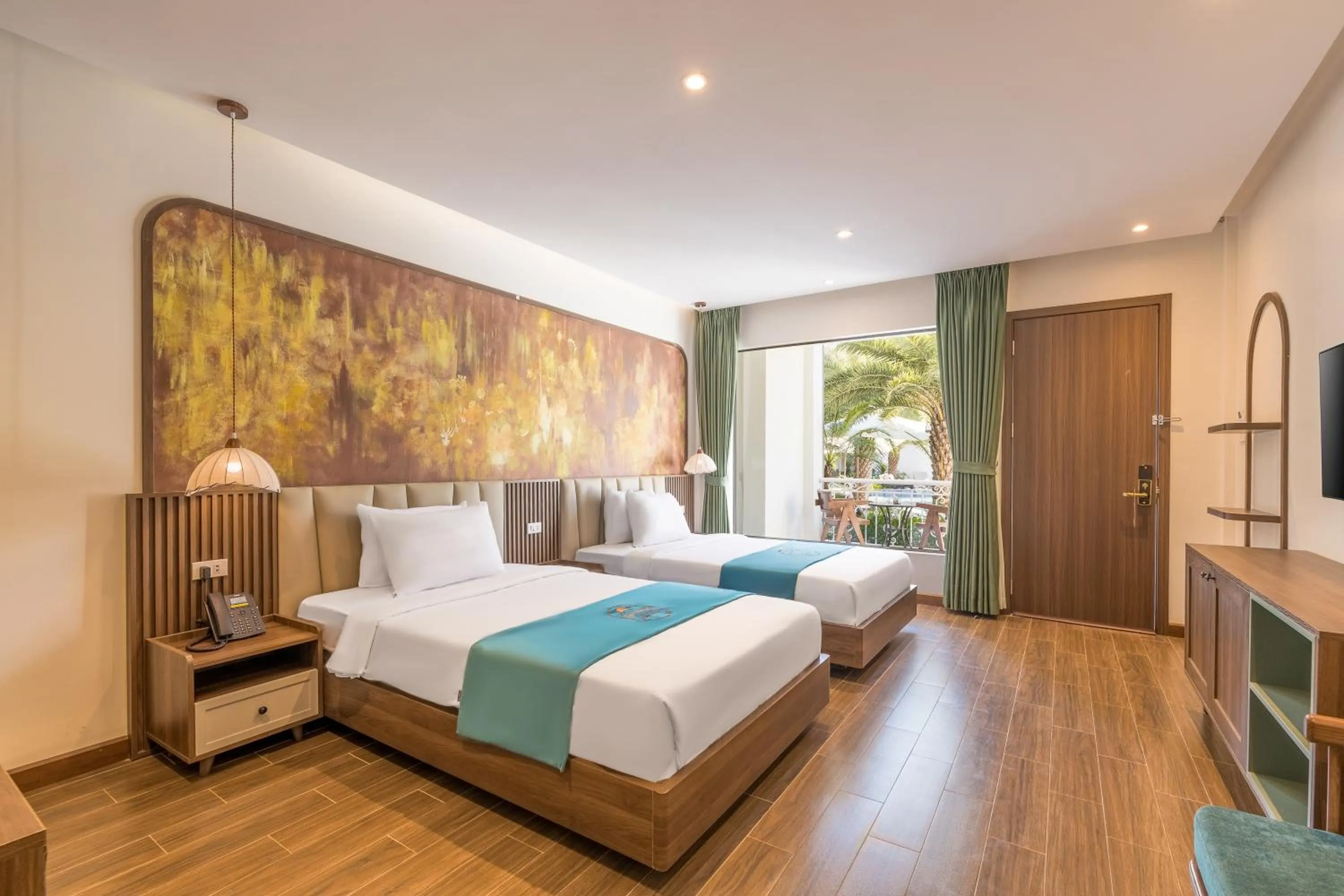 Bed in Sunrise Mountain View Resort