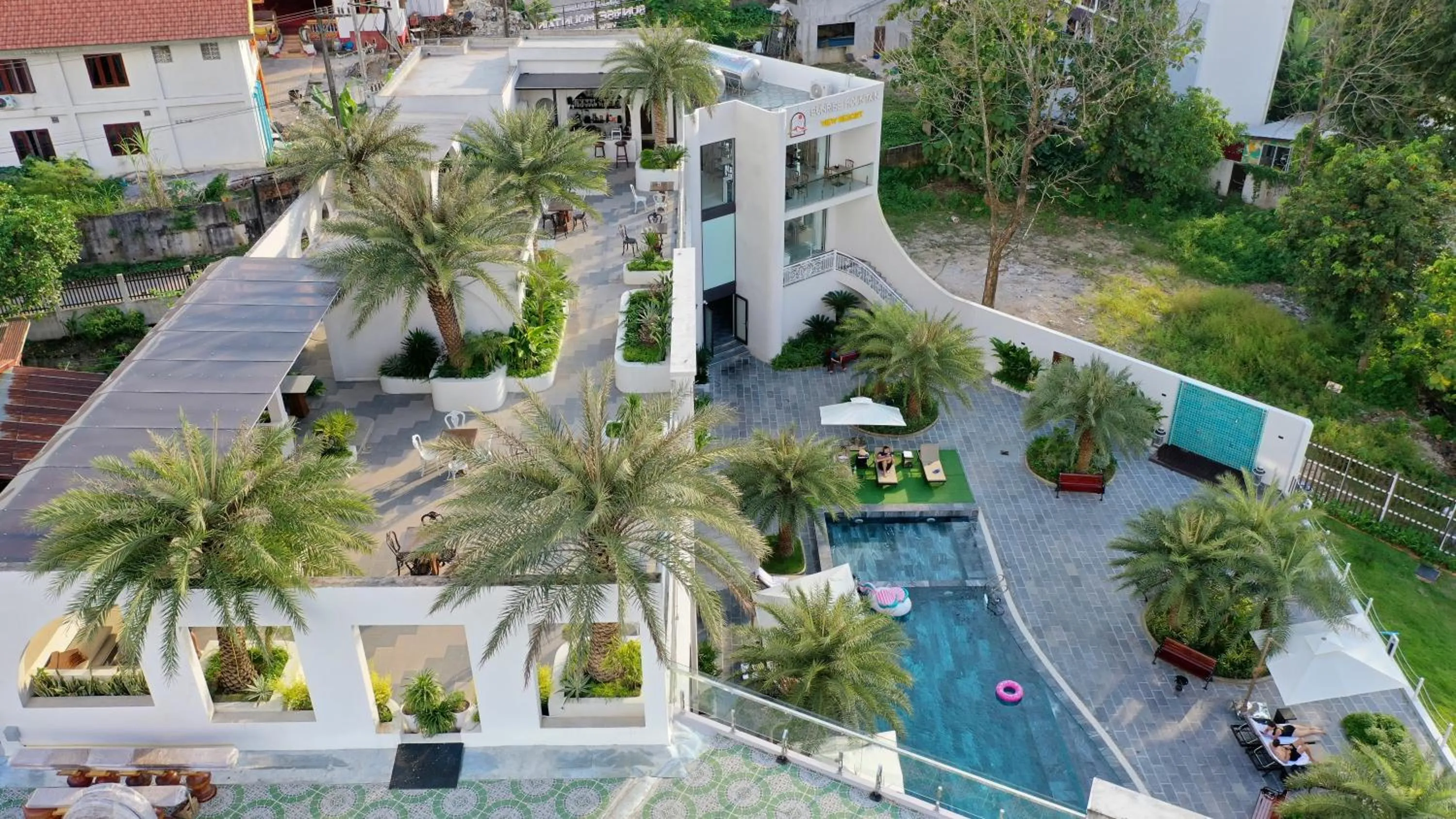 Property building in Sunrise Mountain View Resort