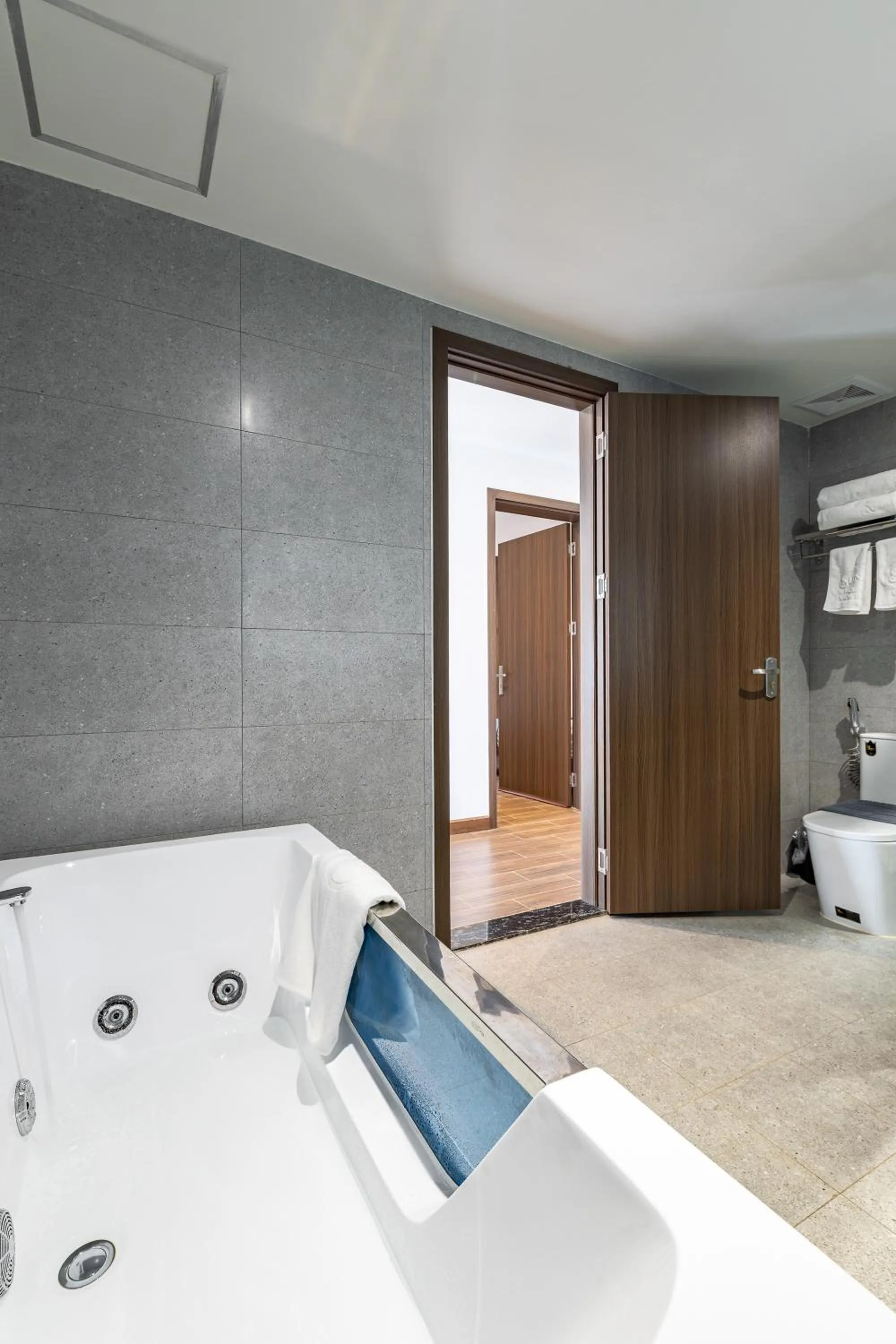 Bed in Sunrise Mountain View Resort