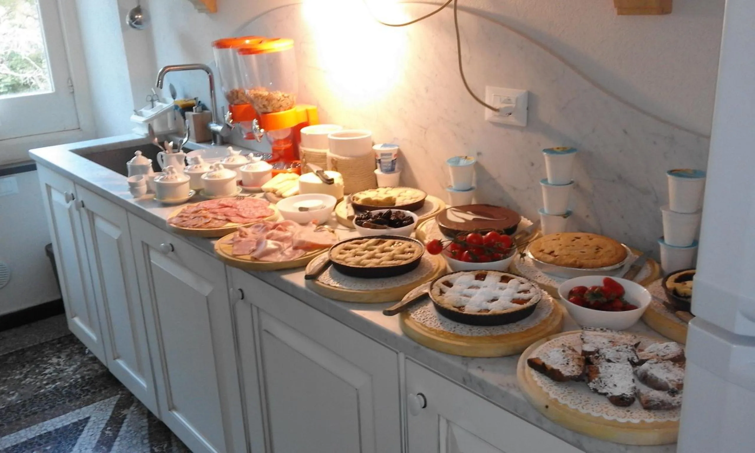 Buffet breakfast in B&B Alle Ortensie Blu