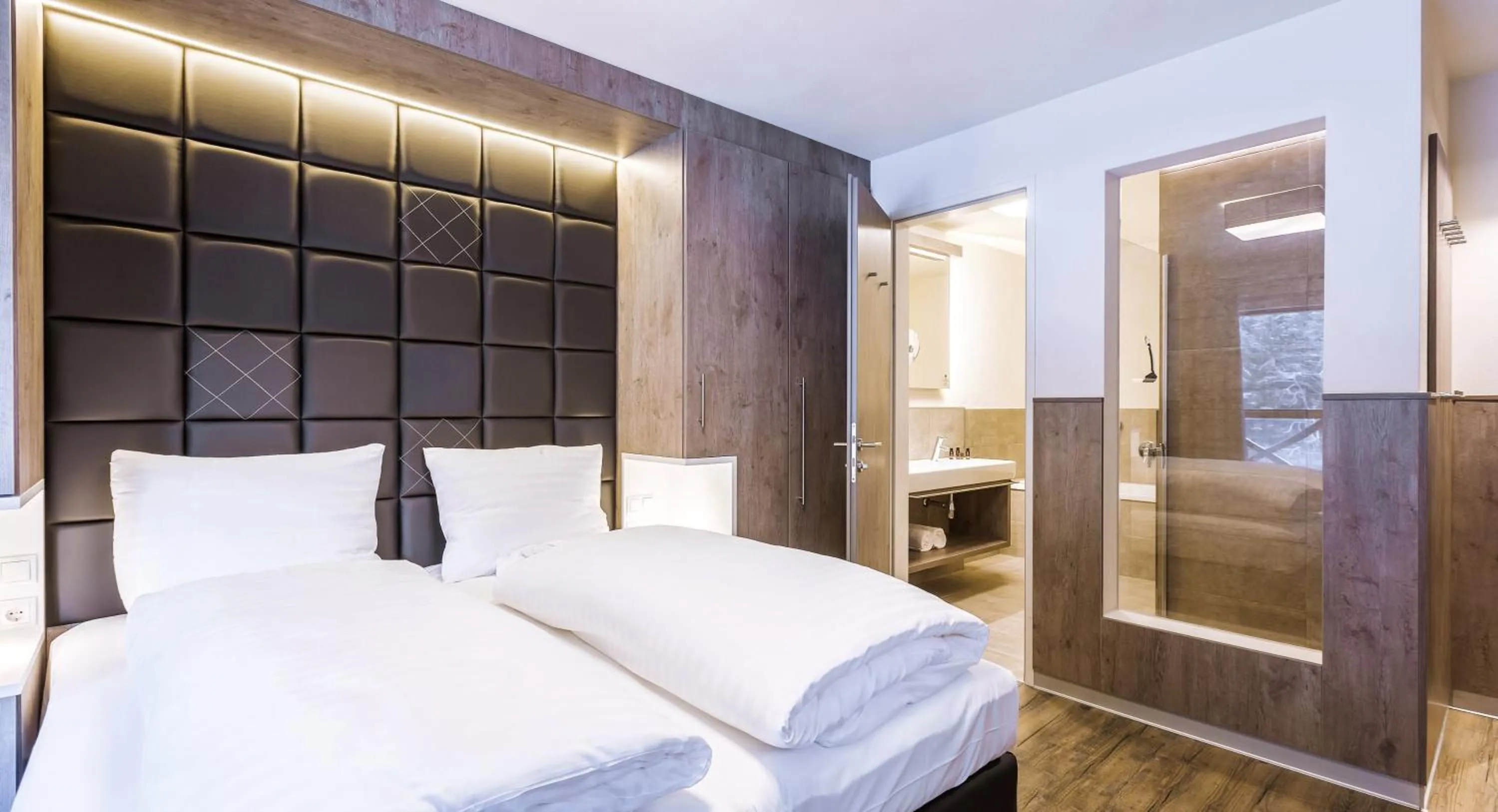 Bedroom, Bed in AvenidA Mountain Lodges Saalbach