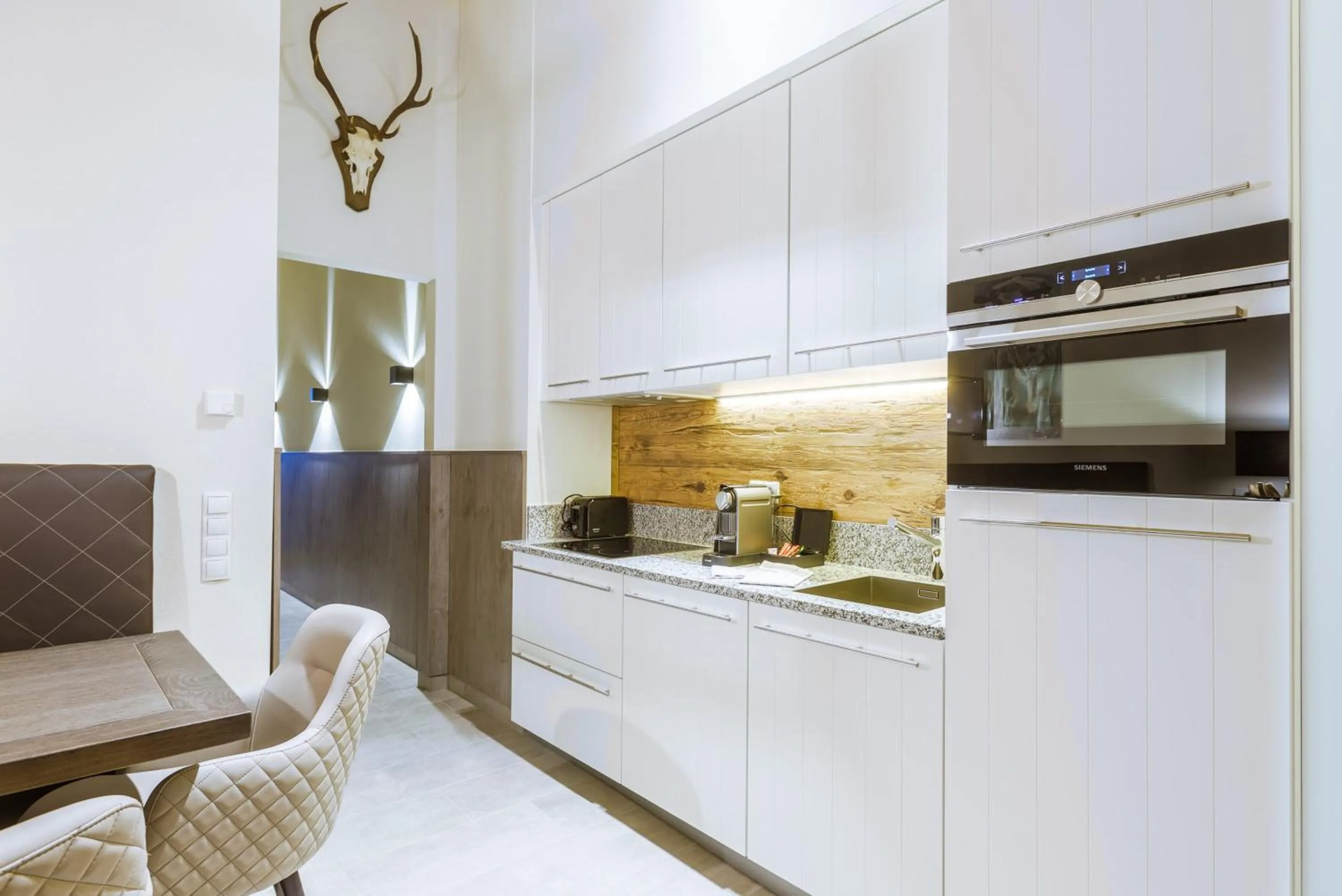 Kitchen or kitchenette in AvenidA Mountain Lodges Saalbach