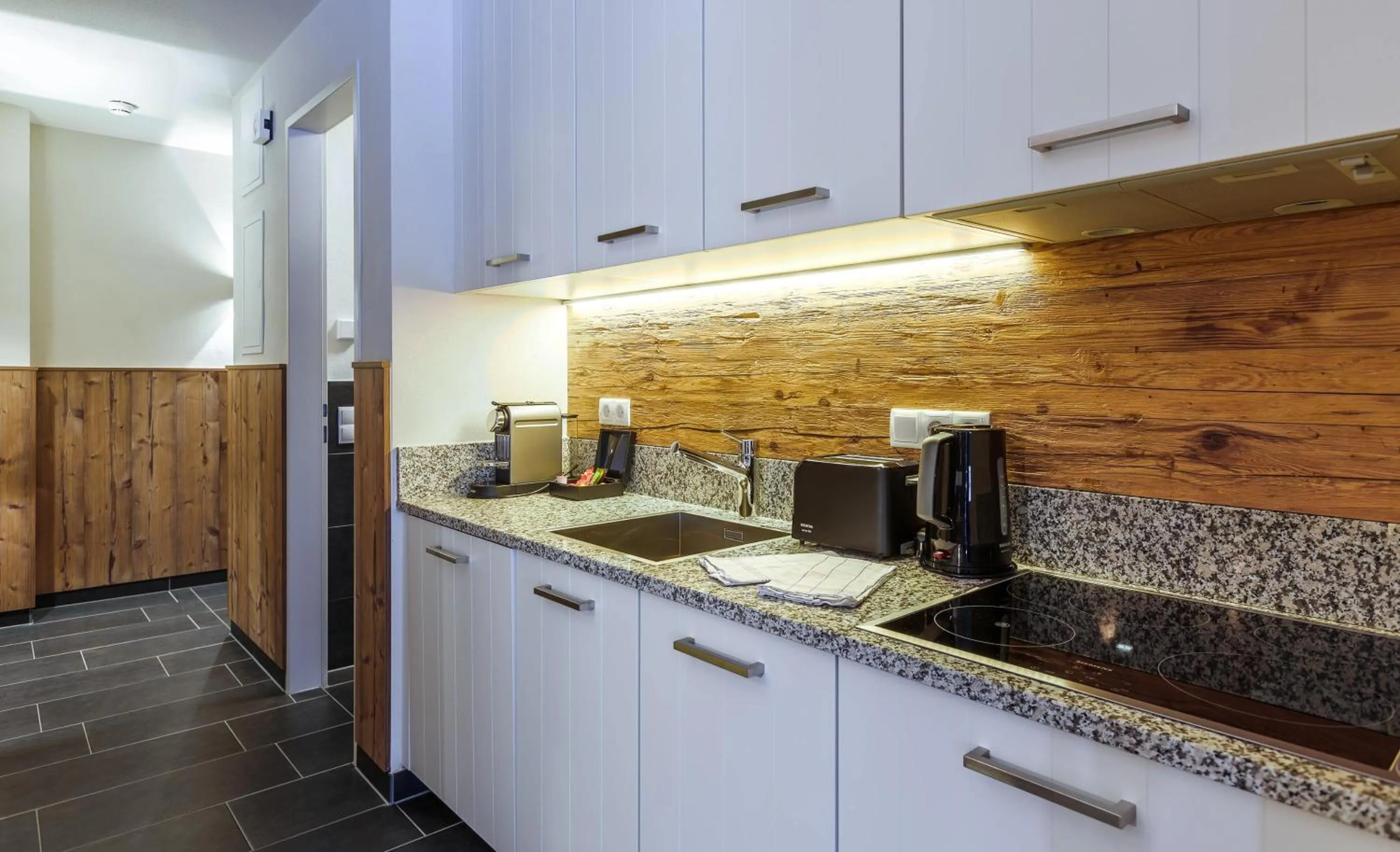 Kitchen or kitchenette in AvenidA Mountain Lodges Saalbach