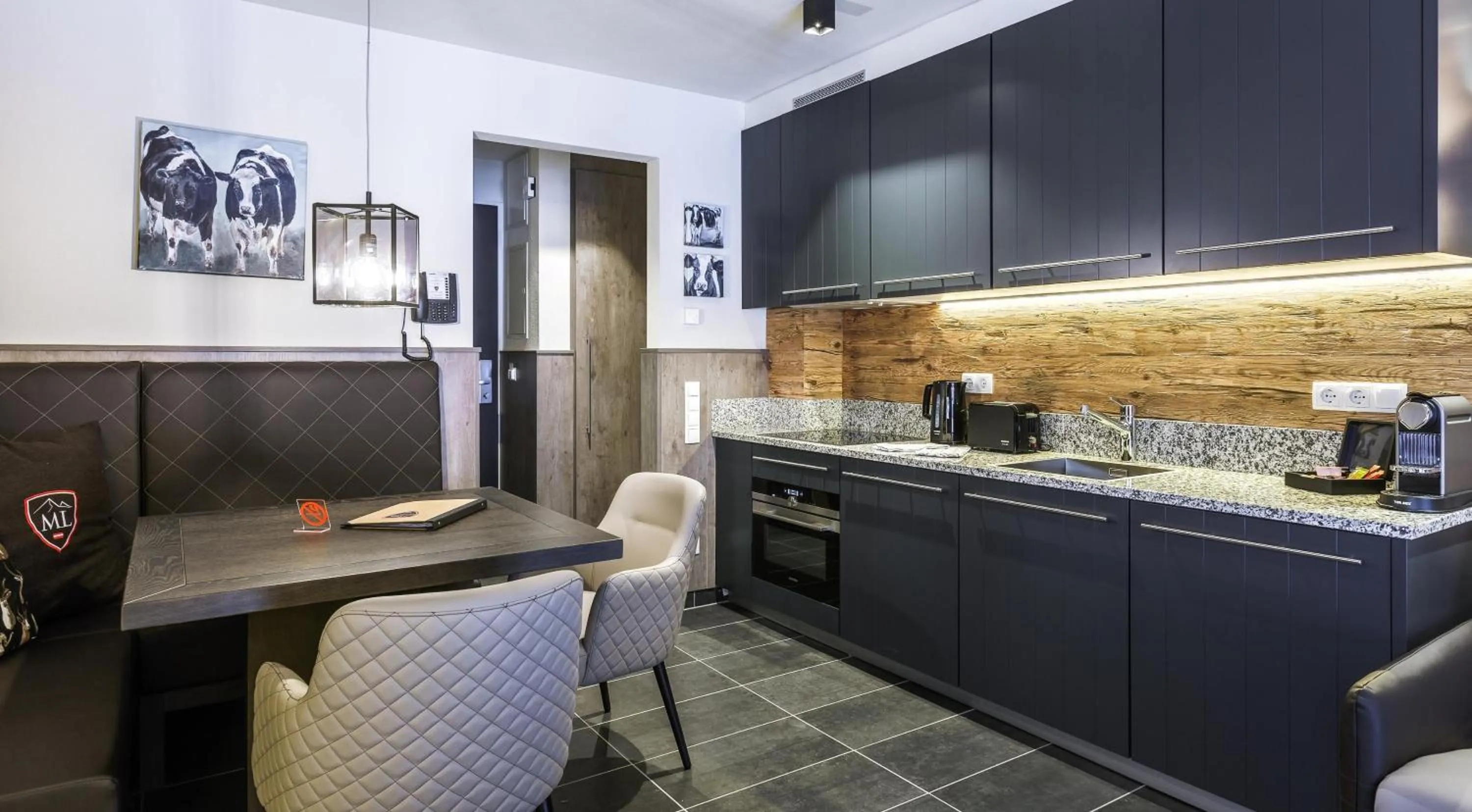 Kitchen or kitchenette in AvenidA Mountain Lodges Saalbach